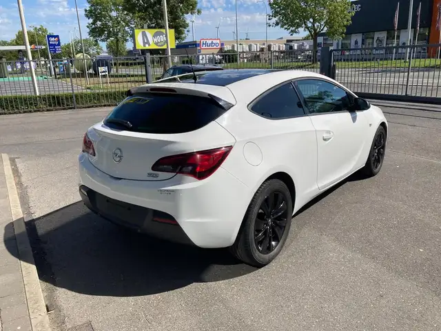 Opel Astra view 7