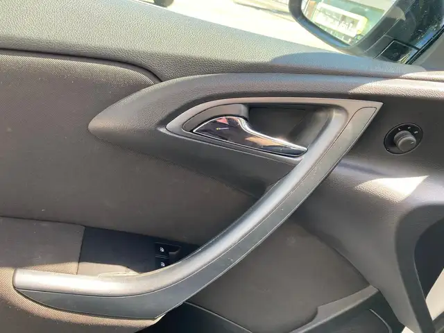 Opel Astra view 12