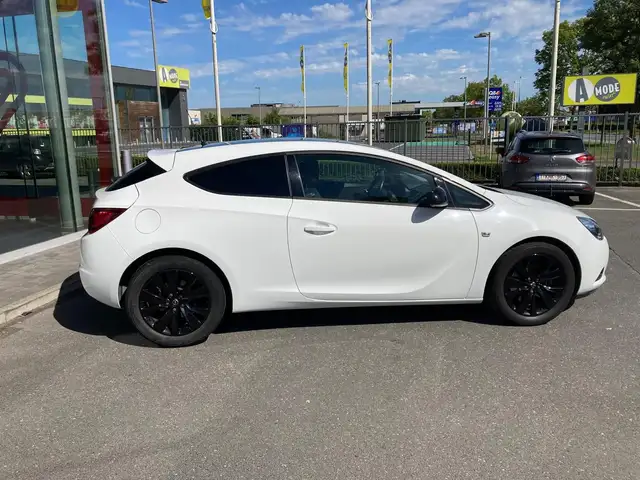 Opel Astra view 8