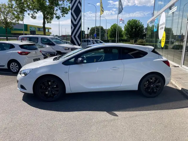 Opel Astra view 4