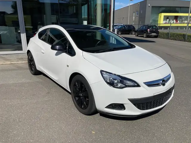 2013 Opel Astra in White for sale