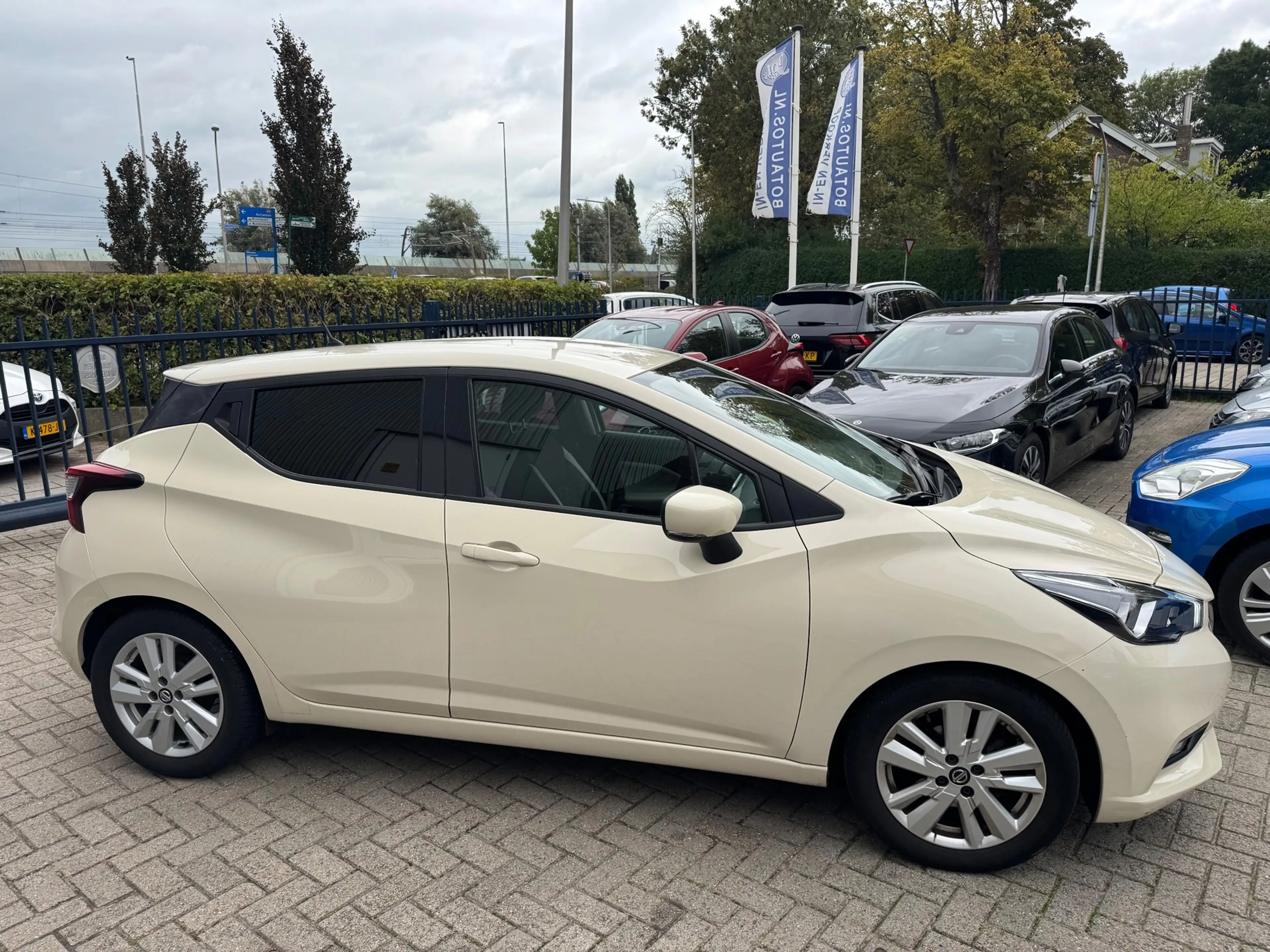 Nissan Micra 1.0 IG-T N-Connecta AUTOMAAT / AIRCO / EL.PAKKET / — photo 4