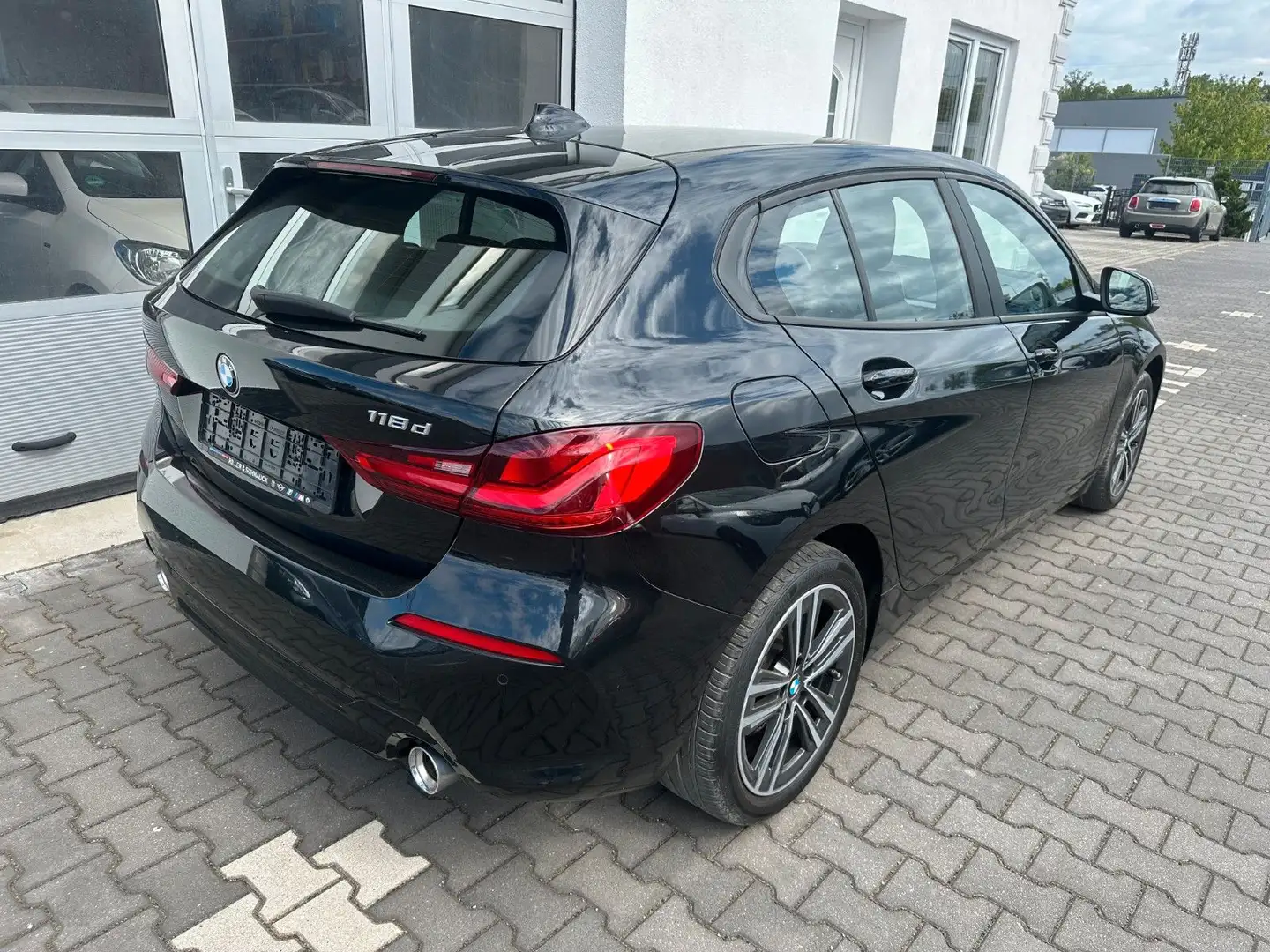 BMW 118 1 Lim. 118 d Advantage Automatik Schwarz - 2