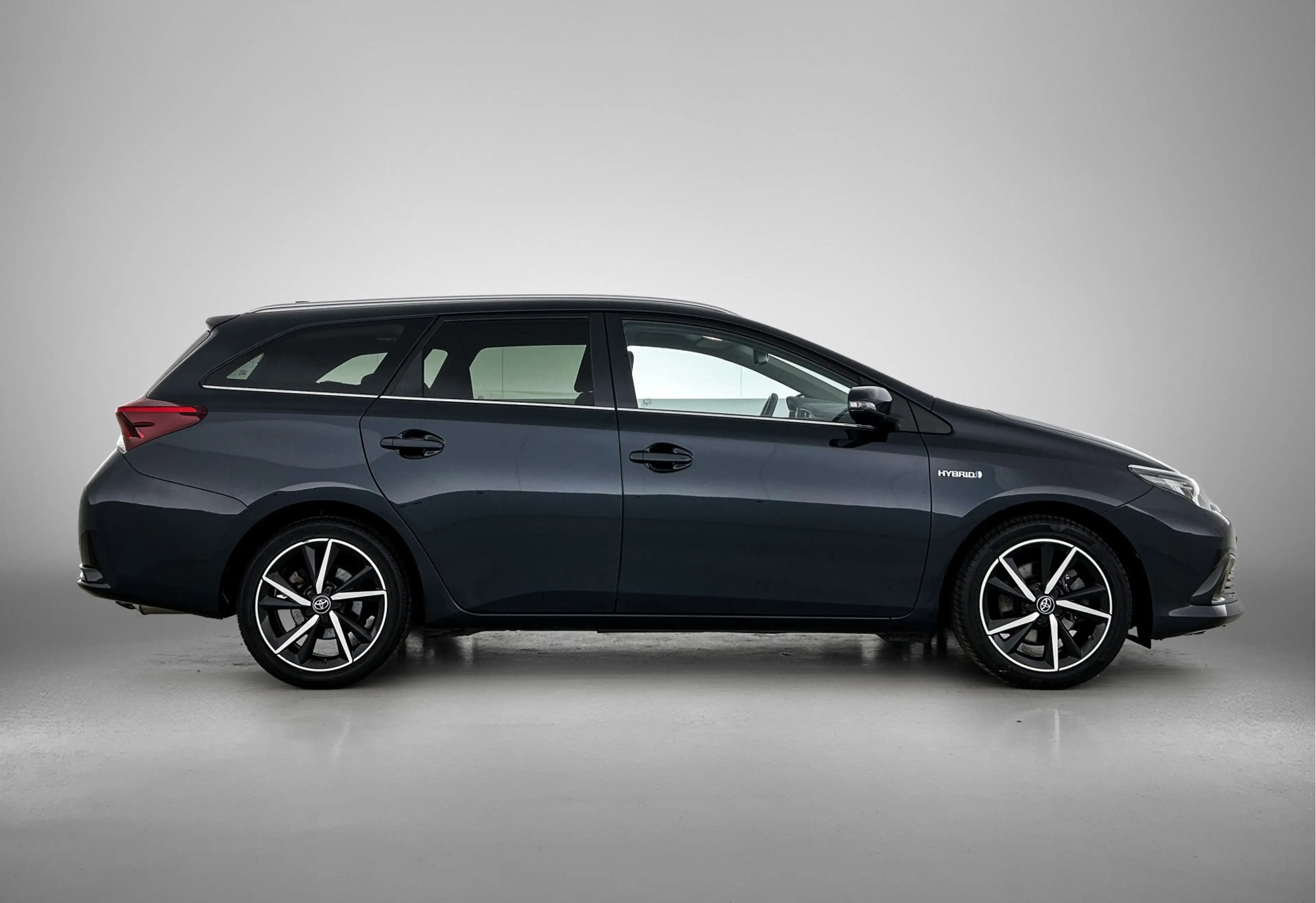 Toyota Auris Touring Sports 1.8 Hybrid Dynamic Ultimate | Panor — photo 14