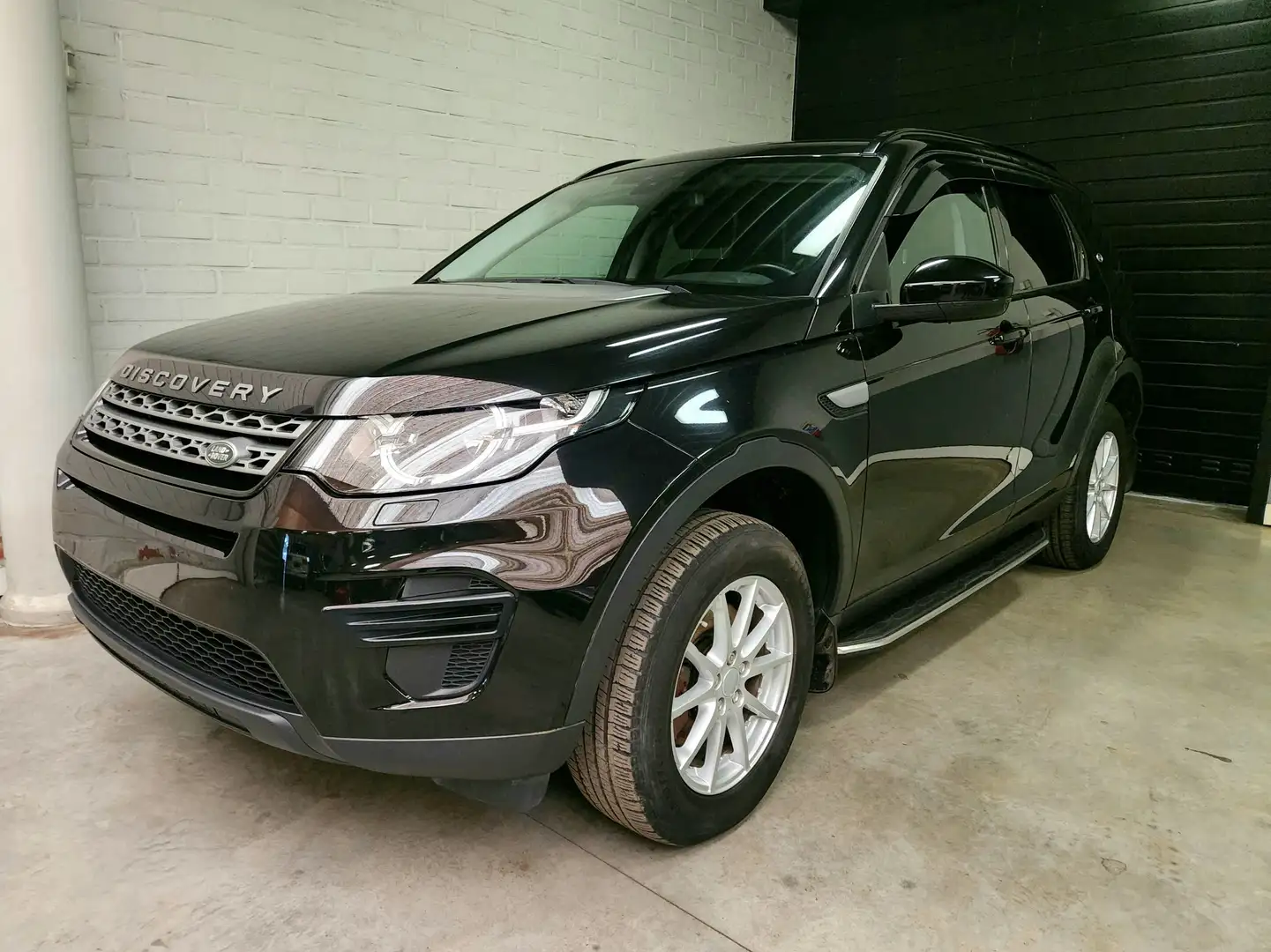 Land Rover Discovery Sport 2.0 TD4 Pure **93.000km**Euro6** Noir - 1
