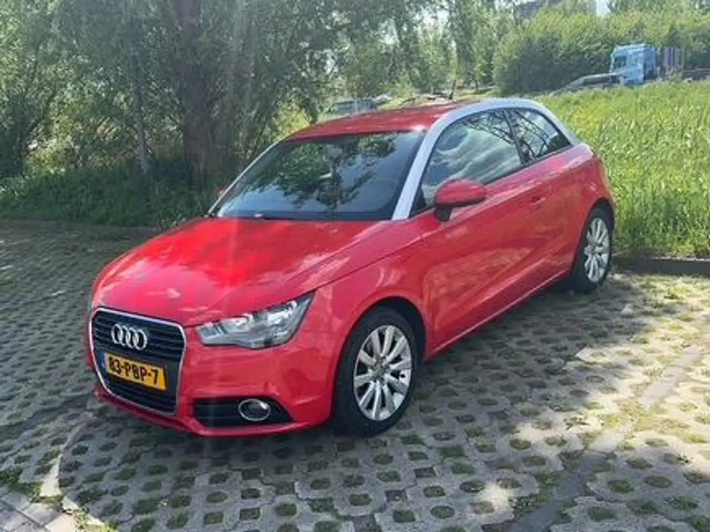 Audi A1 1.6 TDI Attraction Pro Line Business Rood - 1