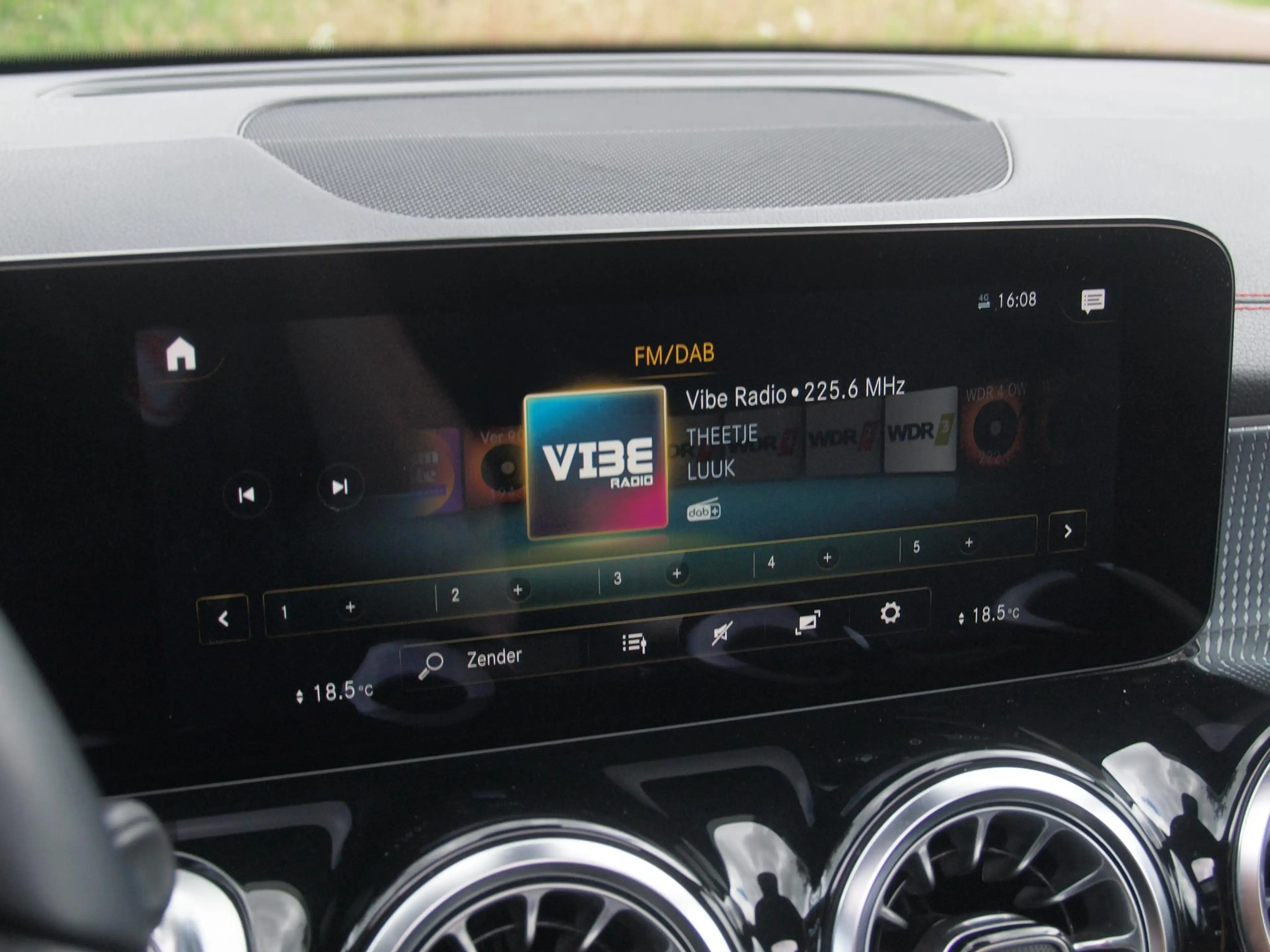 Mercedes-Benz EQB 250 AMG Line 7 Persoons 67 kWh | SOH 94% | Panoramadak — photo 20