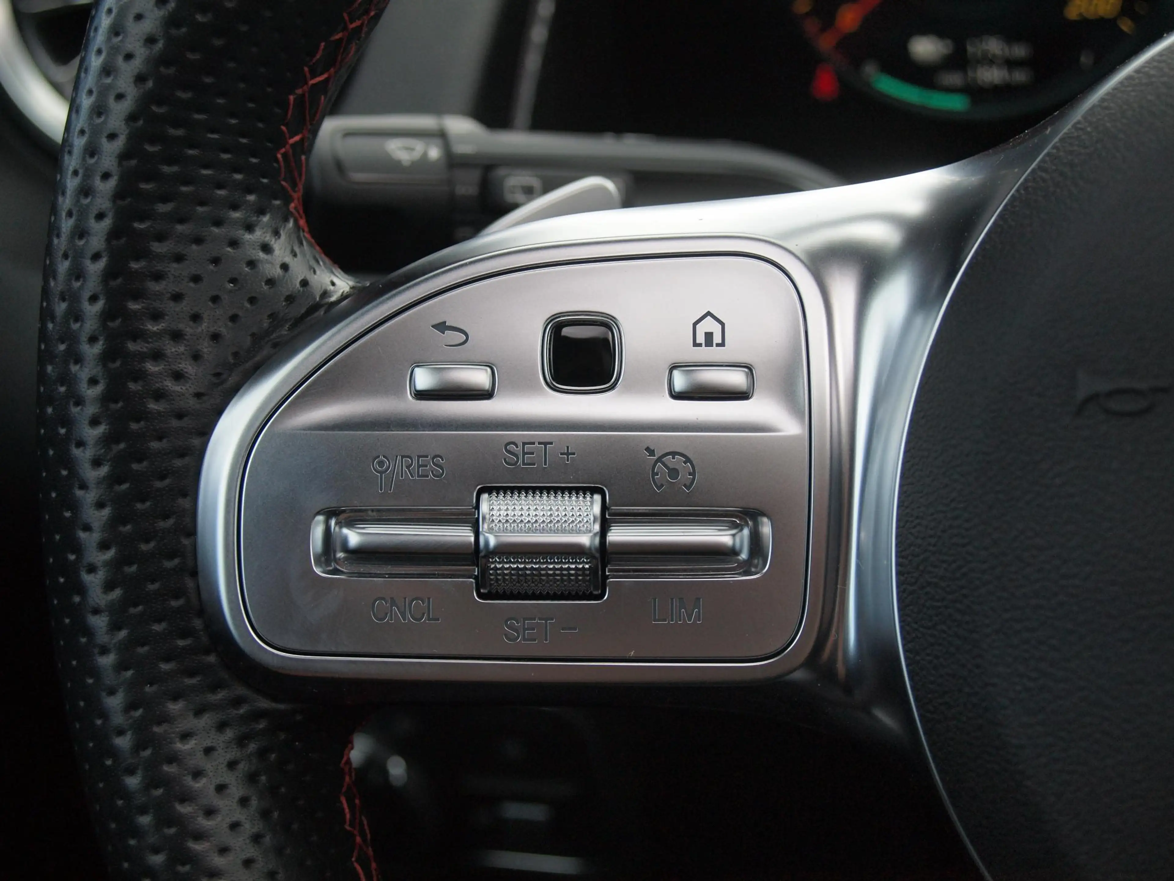 Mercedes-Benz EQB 250 AMG Line 7 Persoons 67 kWh | SOH 94% | Panoramadak — photo 18