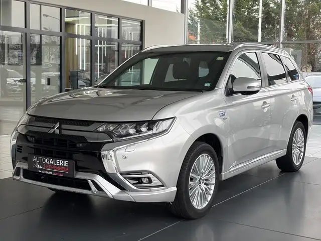 Mitsubishi Outlander PHEV Intro Edition 4WD/AUT/NAV/SHZ/ALU