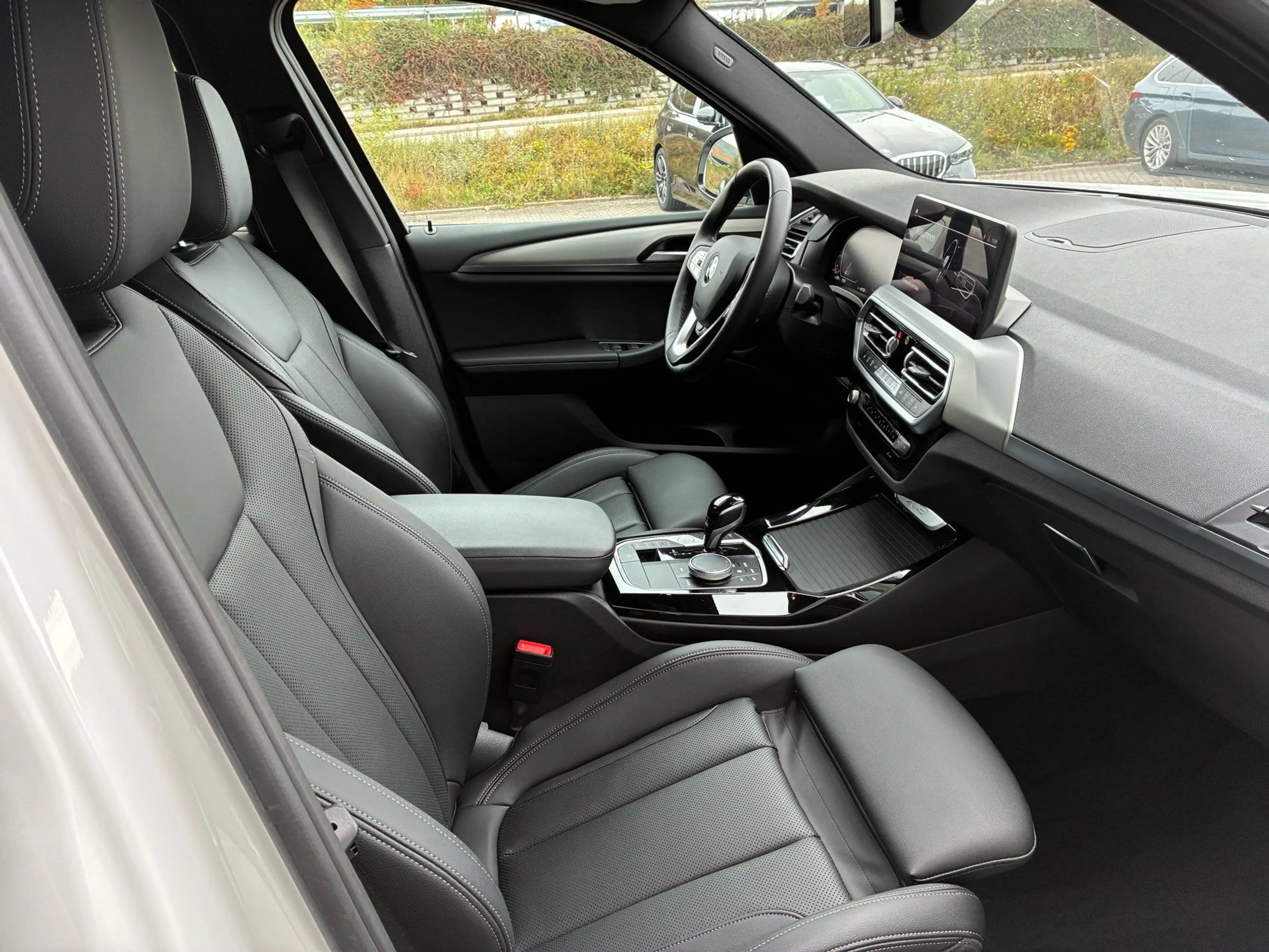 BMW X3 xDrive20i AT — photo 11