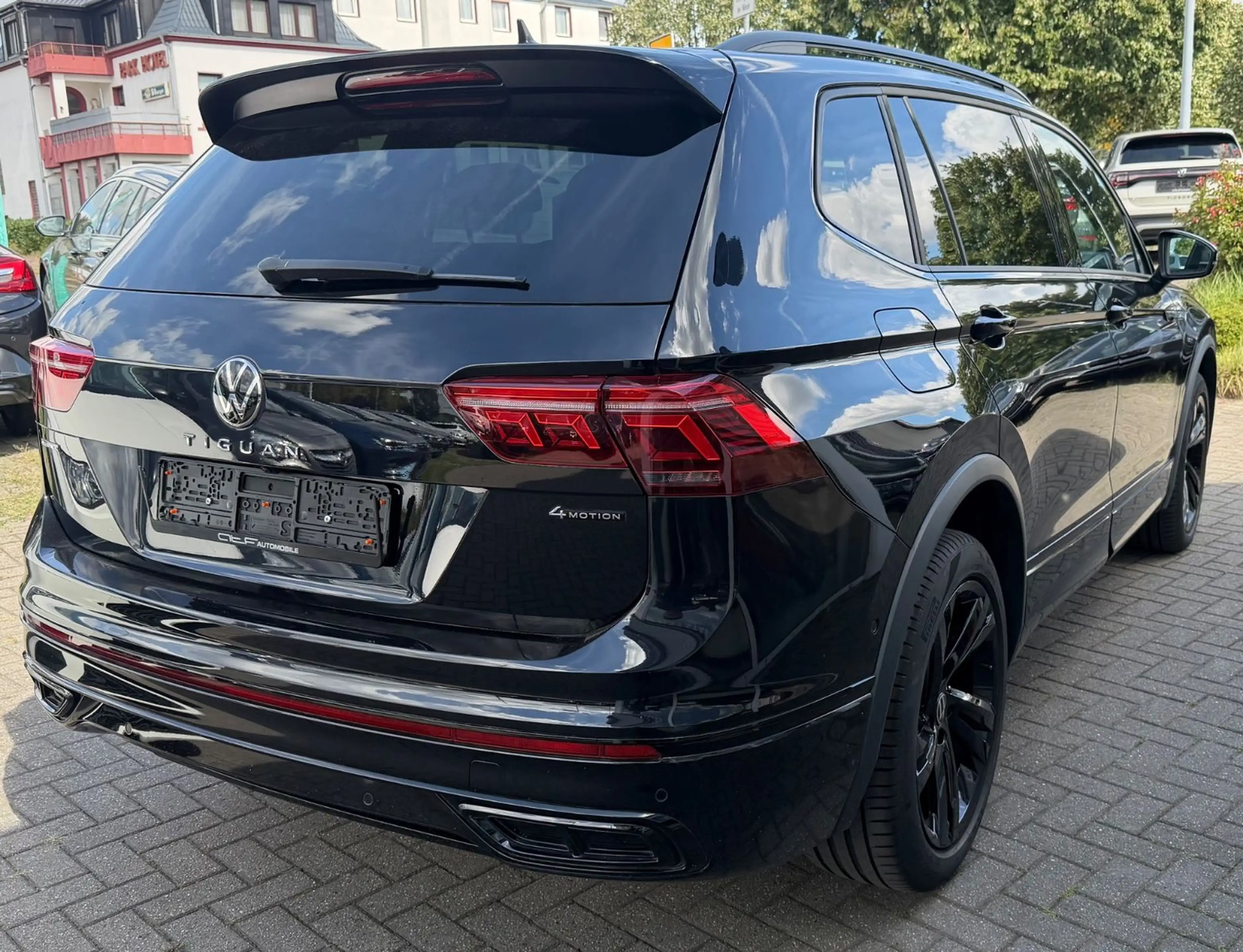 Volkswagen Tiguan Allspace R-Line 4Motion — photo 3
