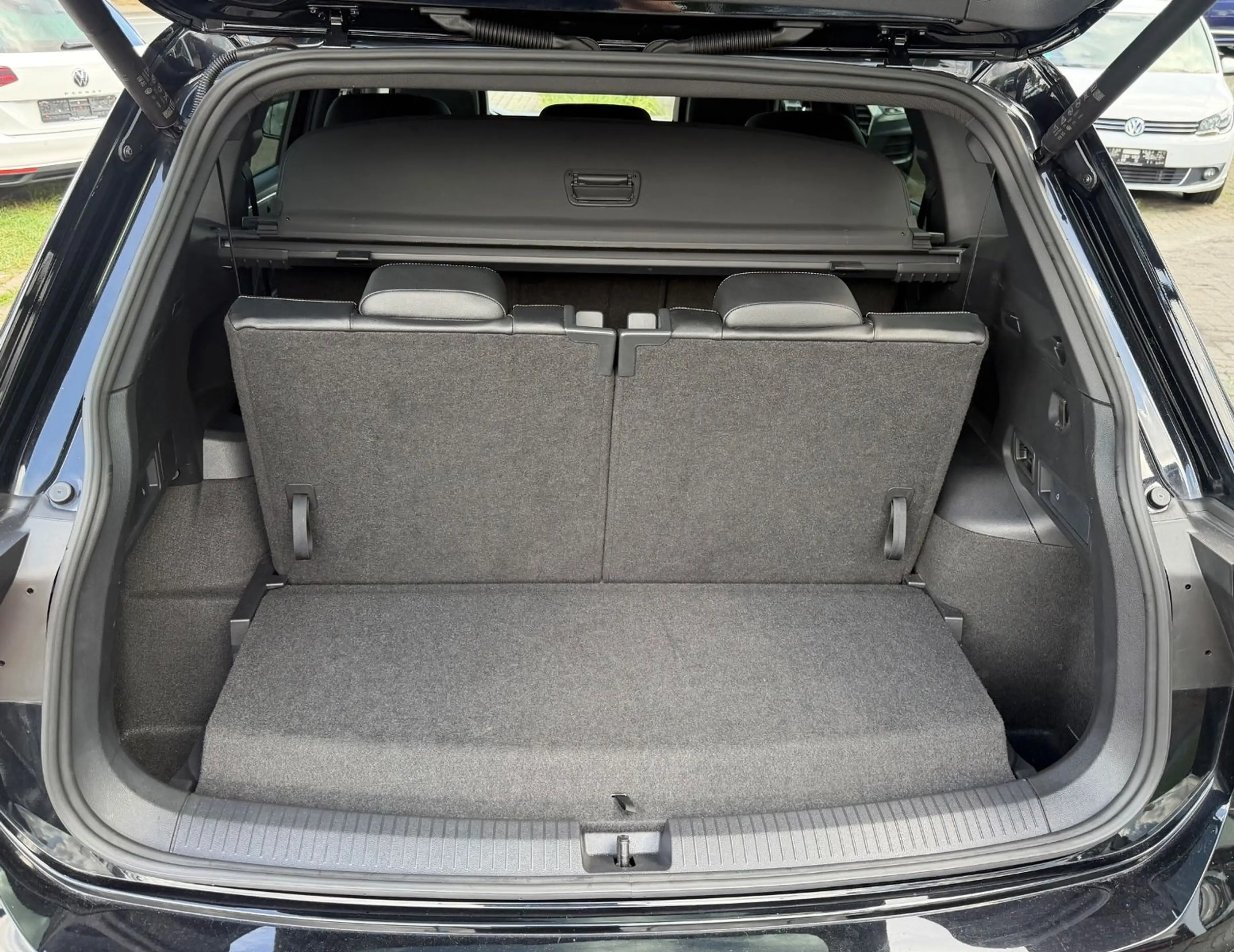 Volkswagen Tiguan Allspace R-Line 4Motion — photo 14