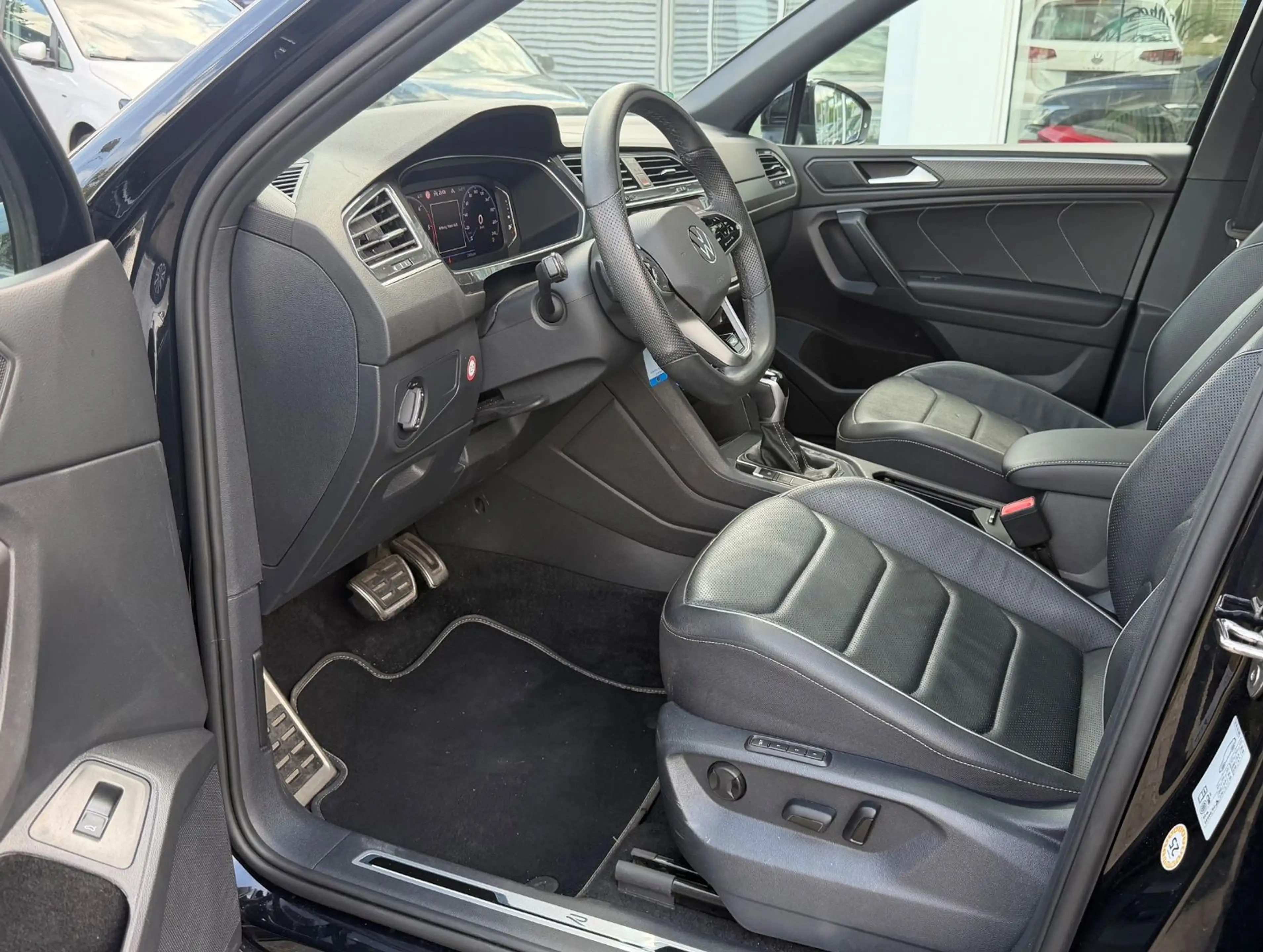 Volkswagen Tiguan Allspace R-Line 4Motion — photo 5