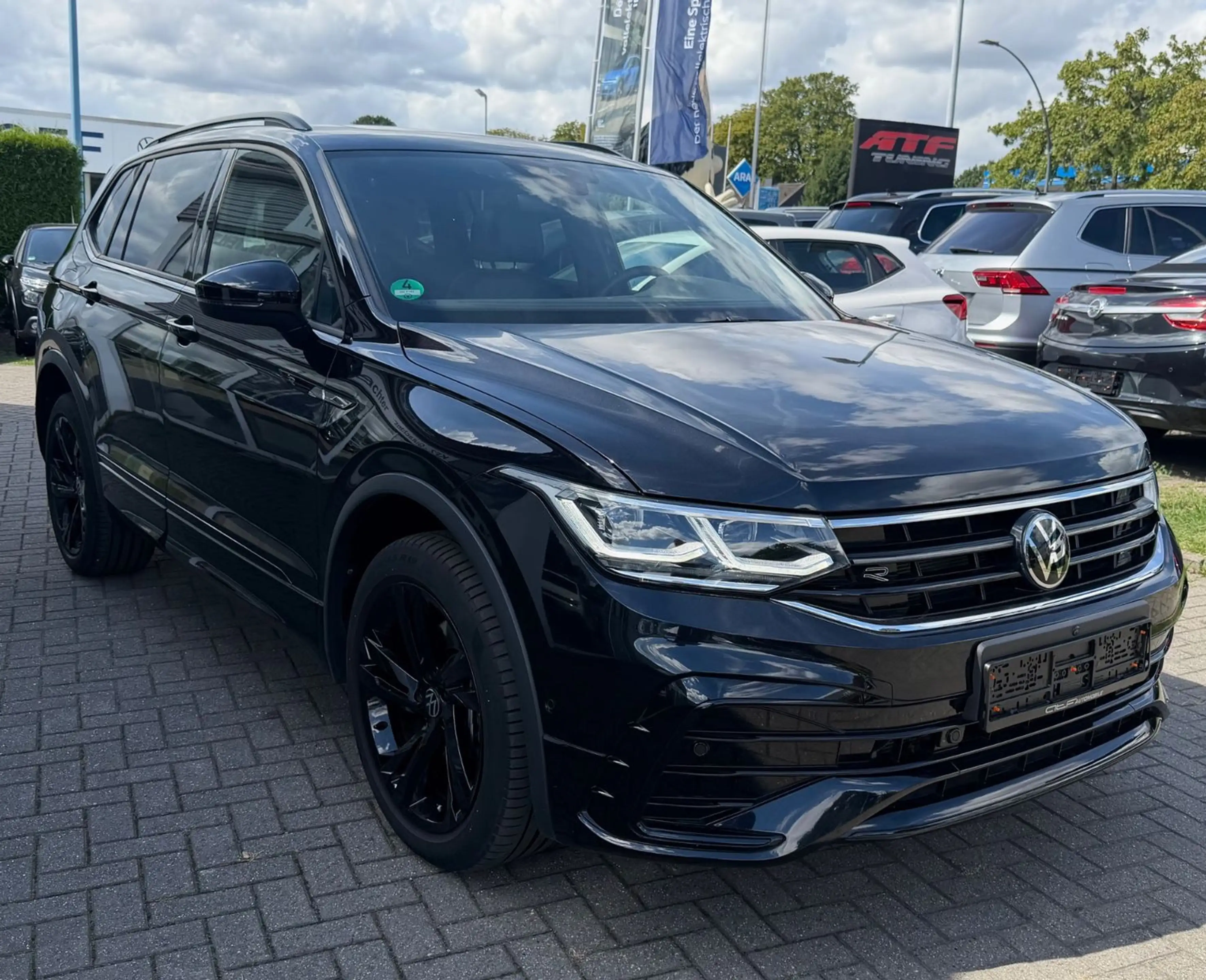 Volkswagen Tiguan Allspace R-Line 4Motion — photo 2