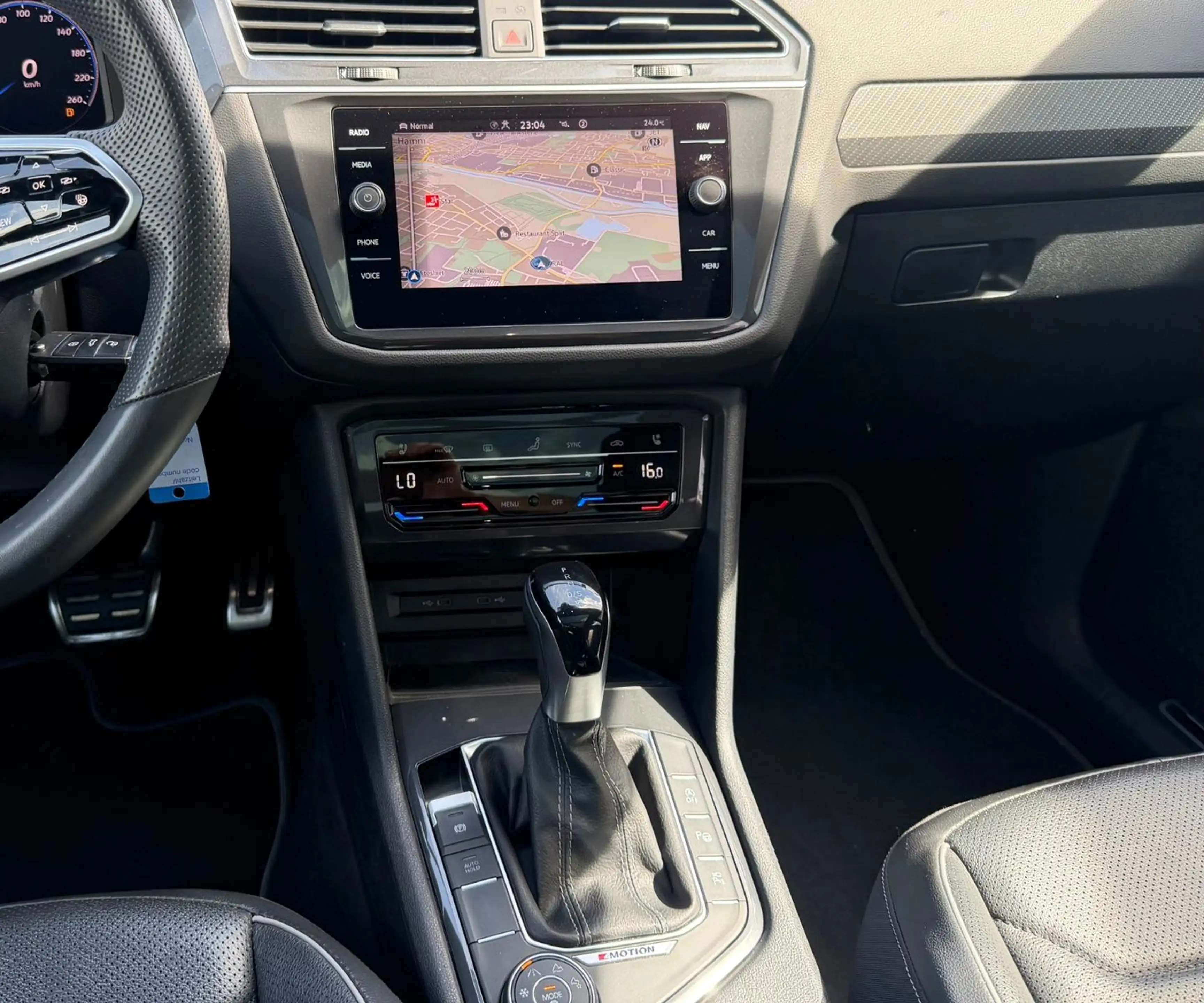 Volkswagen Tiguan Allspace R-Line 4Motion — photo 9
