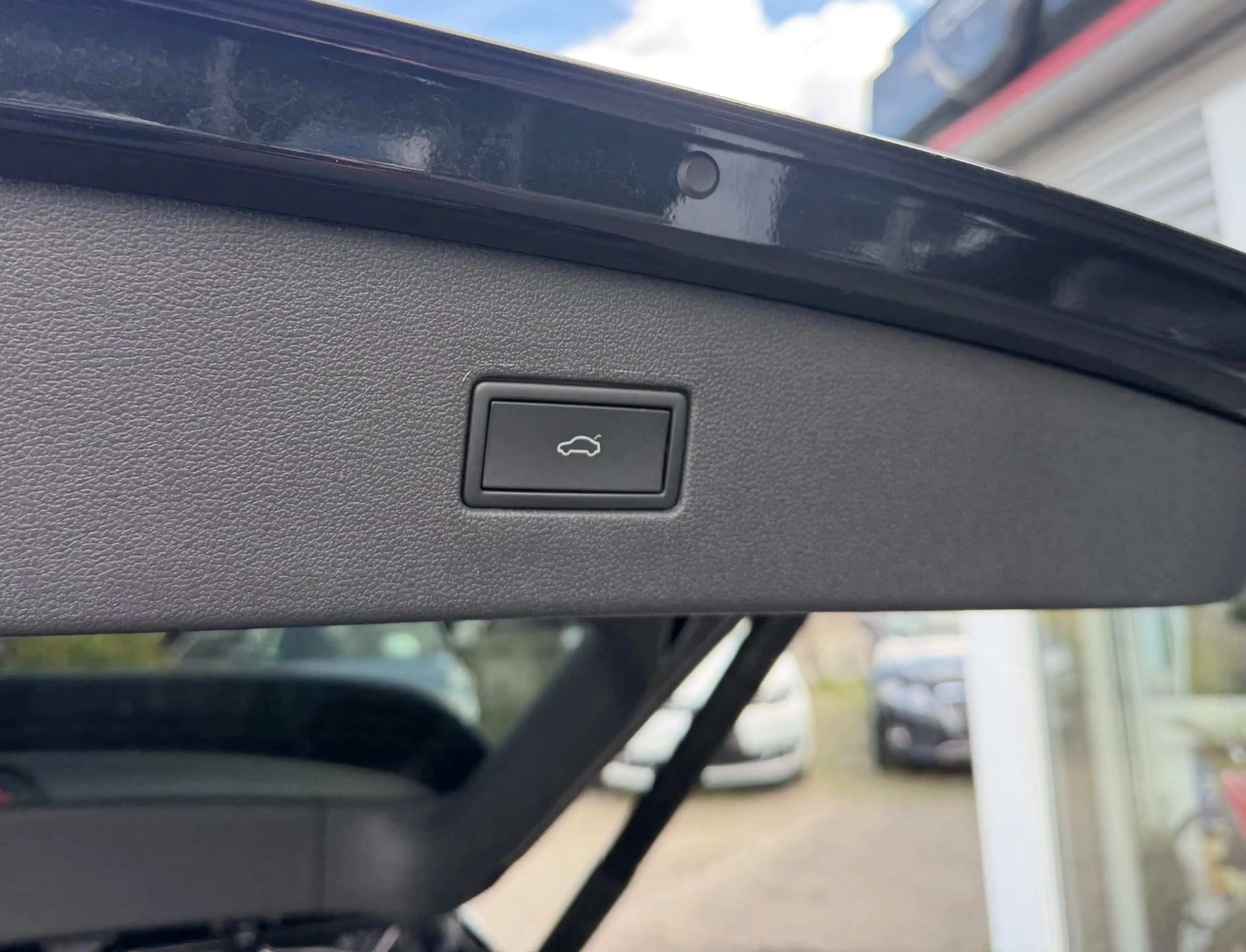 Volkswagen Tiguan Allspace R-Line 4Motion — photo 15
