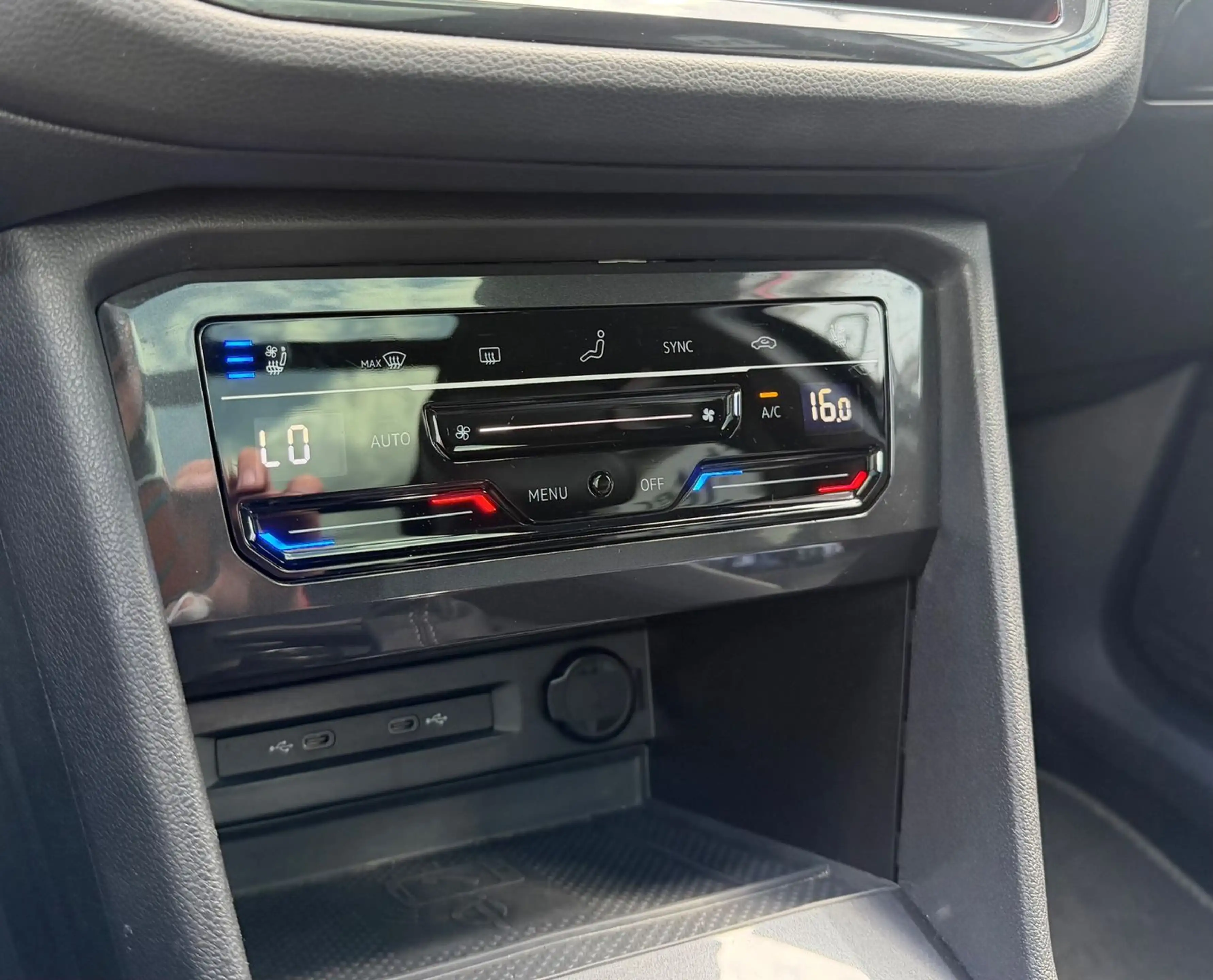 Volkswagen Tiguan Allspace R-Line 4Motion — photo 11