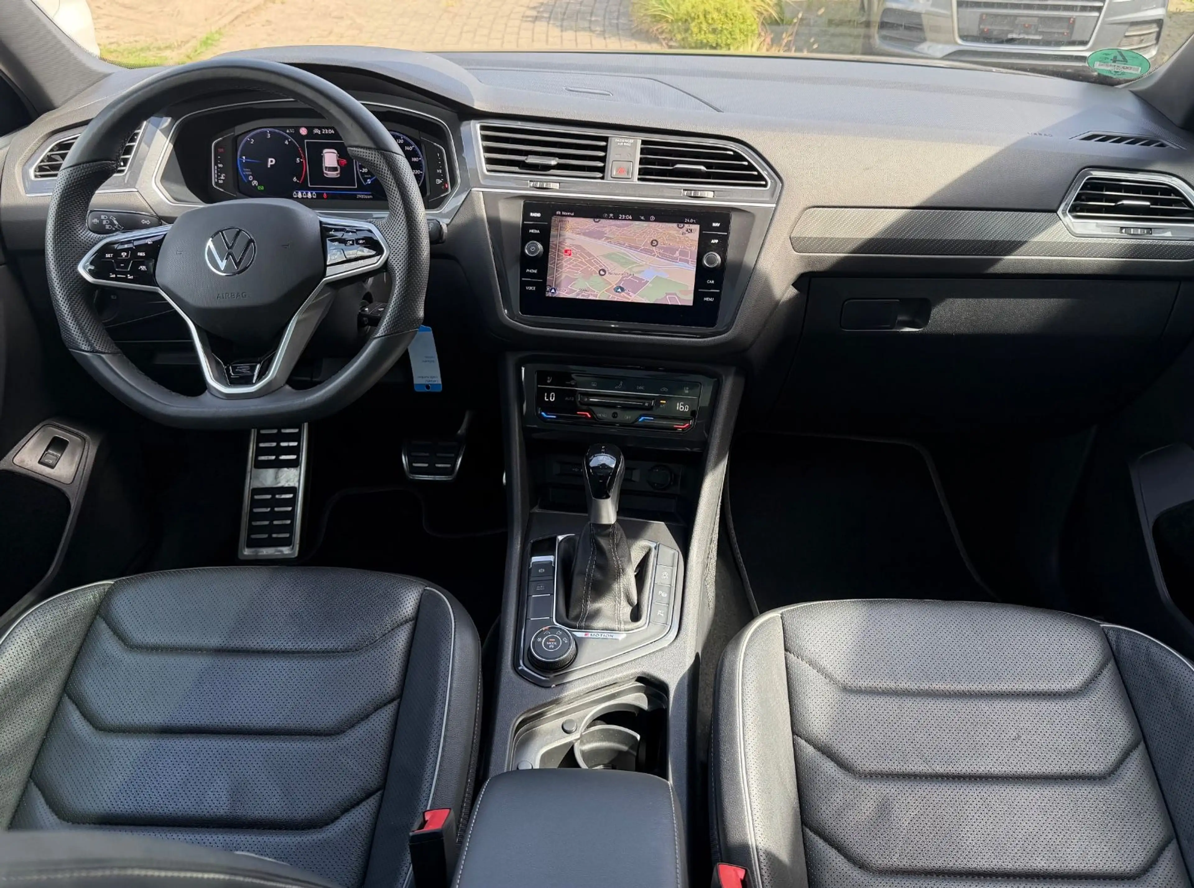 Volkswagen Tiguan Allspace R-Line 4Motion — photo 8