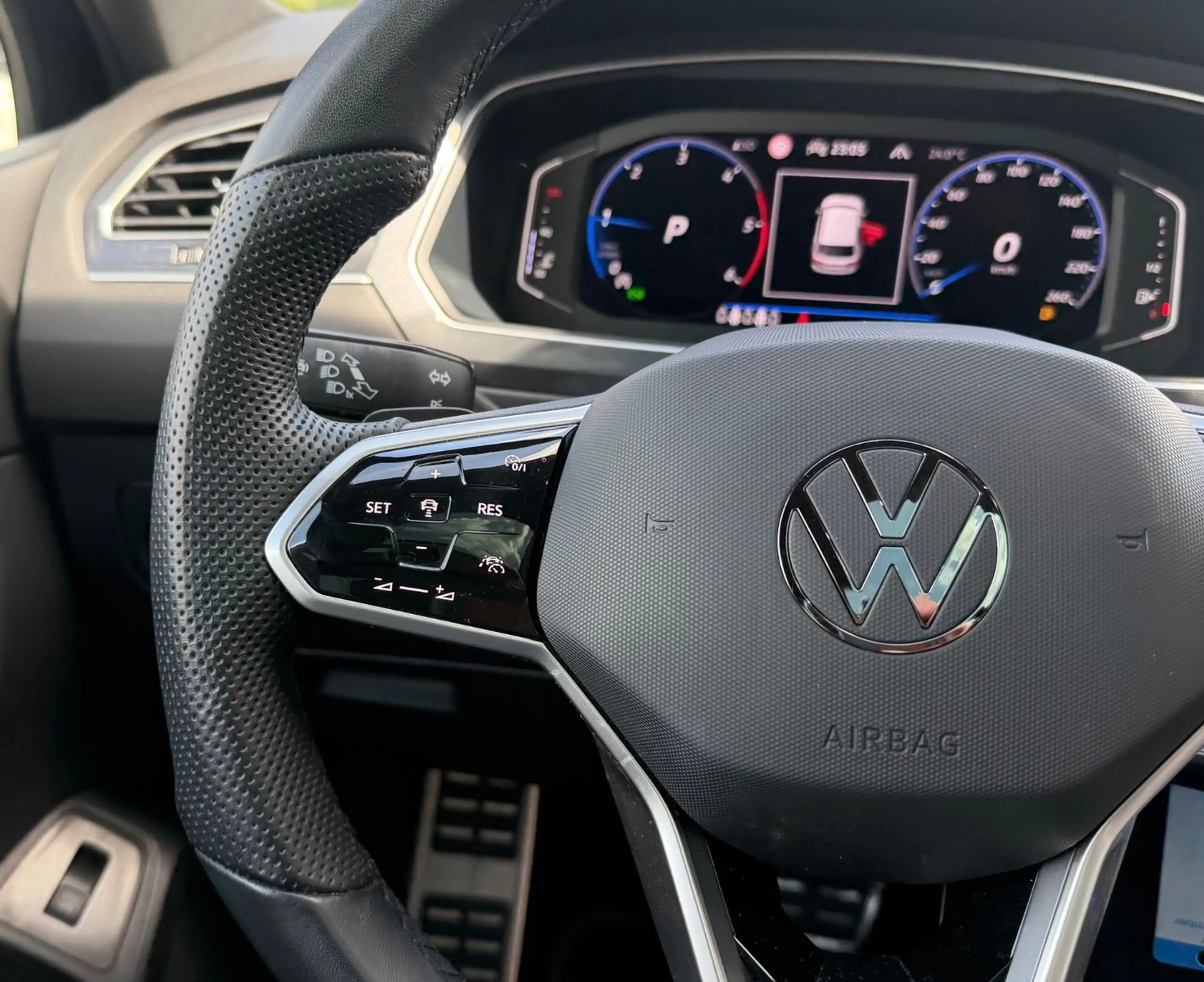 Volkswagen Tiguan Allspace R-Line 4Motion — photo 10