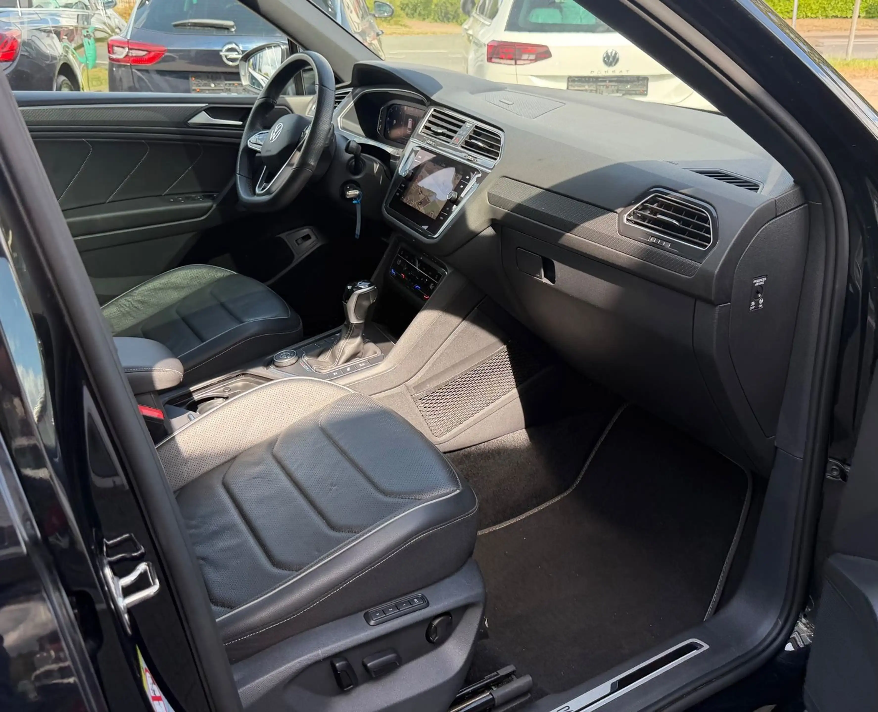 Volkswagen Tiguan Allspace R-Line 4Motion — photo 12