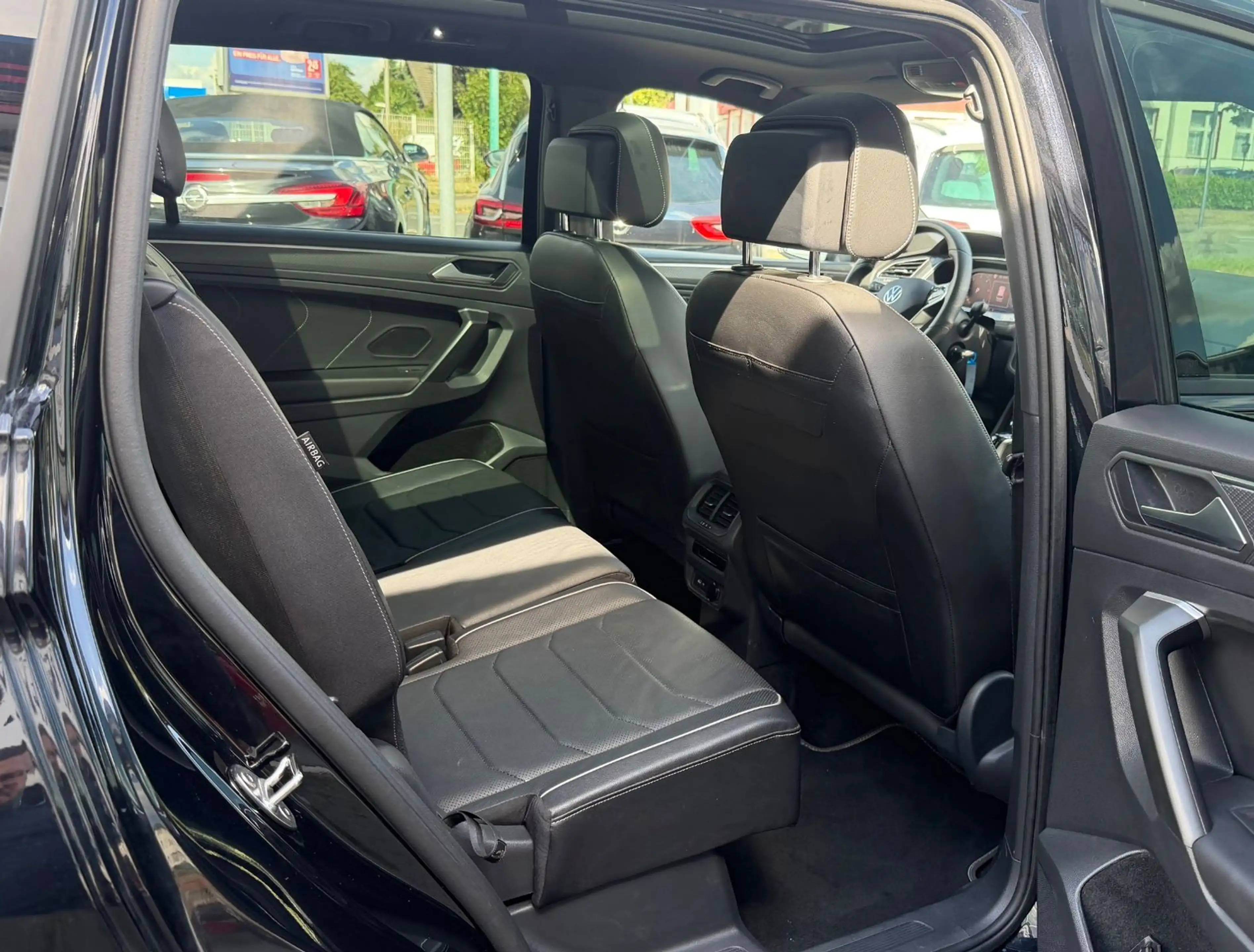 Volkswagen Tiguan Allspace R-Line 4Motion — photo 13
