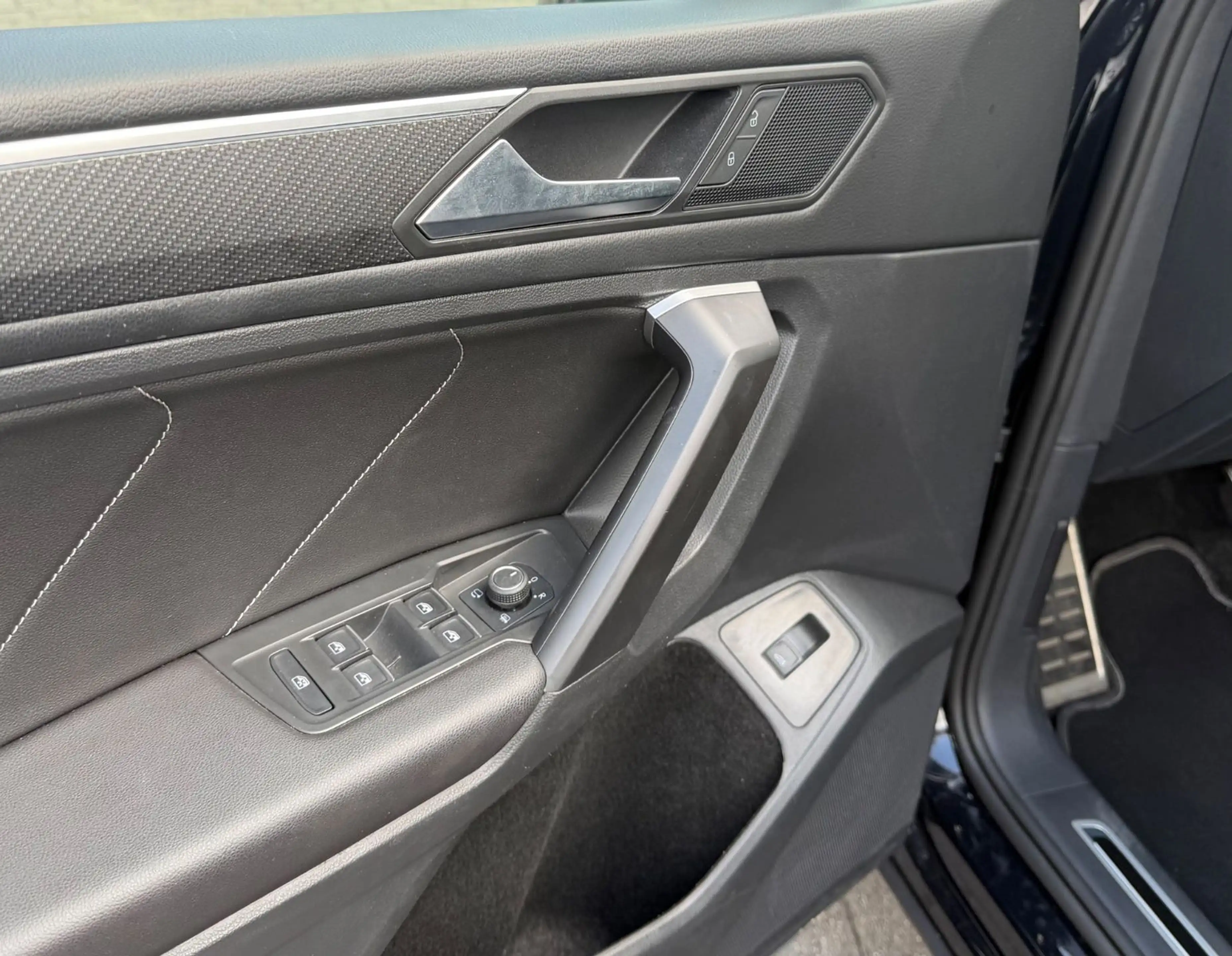 Volkswagen Tiguan Allspace R-Line 4Motion — photo 7