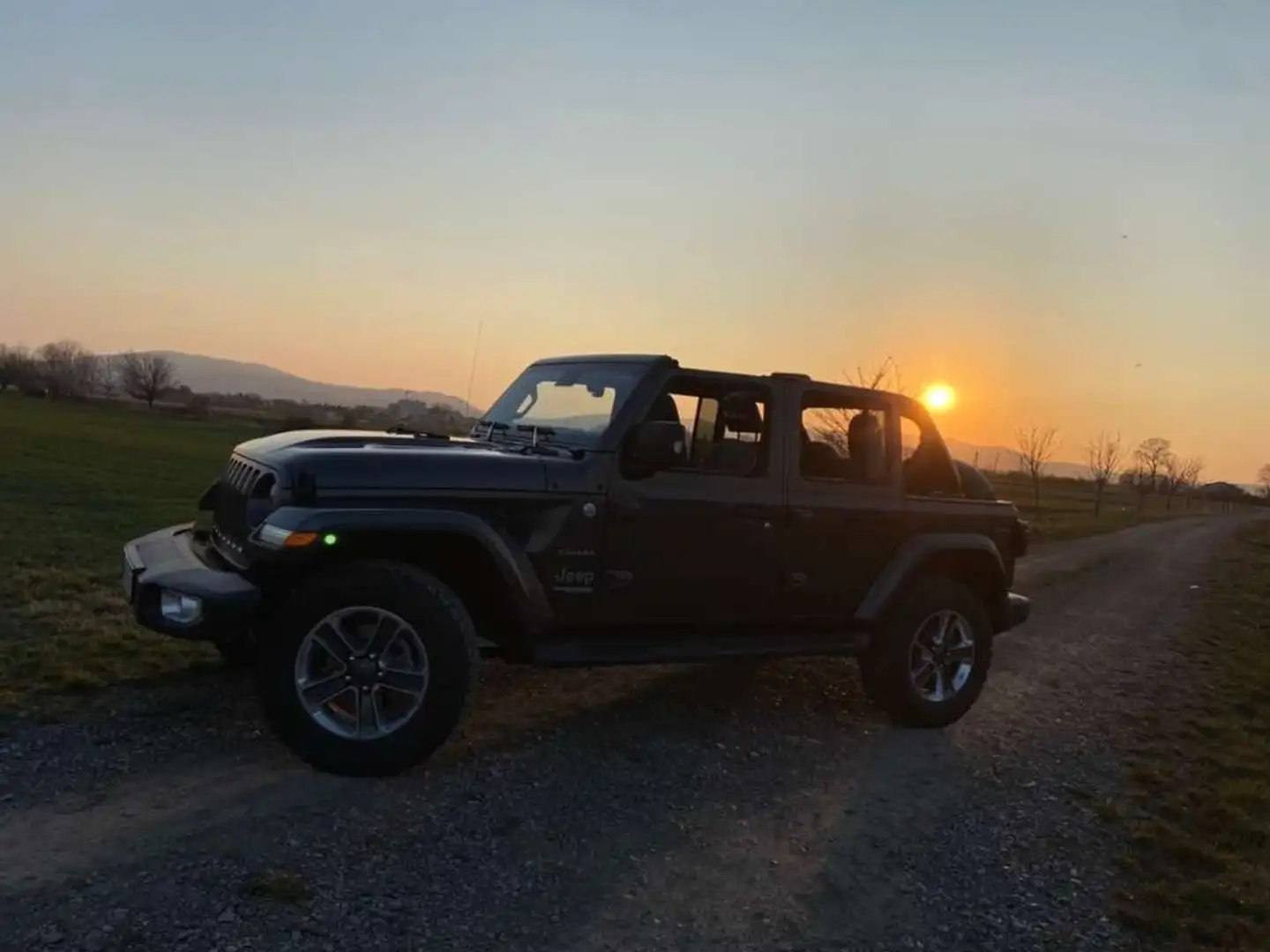 Jeep Wrangler Wrangler Unlimited Sahara 2,0 GME Aut. Grau - 1