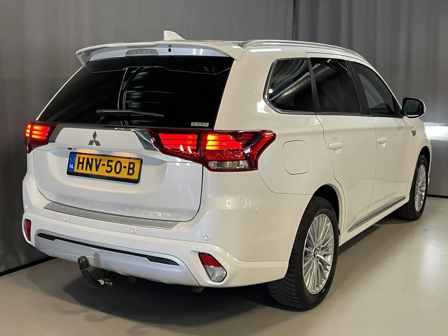 Mitsubishi Outlander 2.4 PHEV Instyle 18"/Trekhaak/LED/Leder/Zonnedak/S Blanc - 2