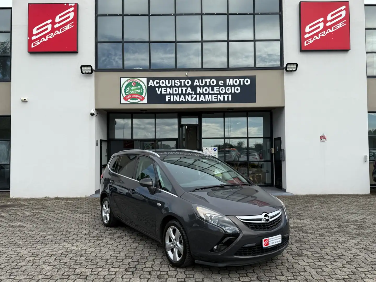 Opel Zafira Zafira Tourer 1.6 Turbo EcoM 150CV Cosmo Grijs - 1