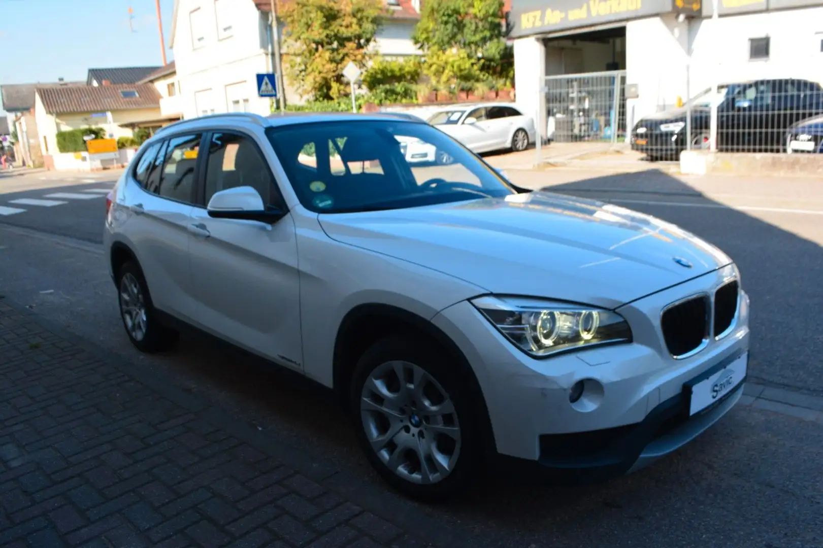 BMW X1 18 d sDrive Navi / Bi-Xenon Weiß - 2