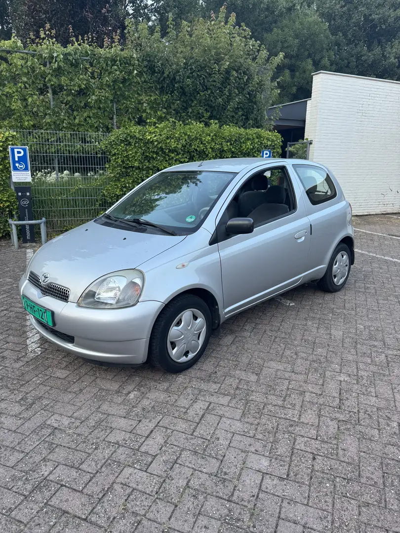 Toyota Yaris 1.0-16V VVT-i Sol Gris - 2