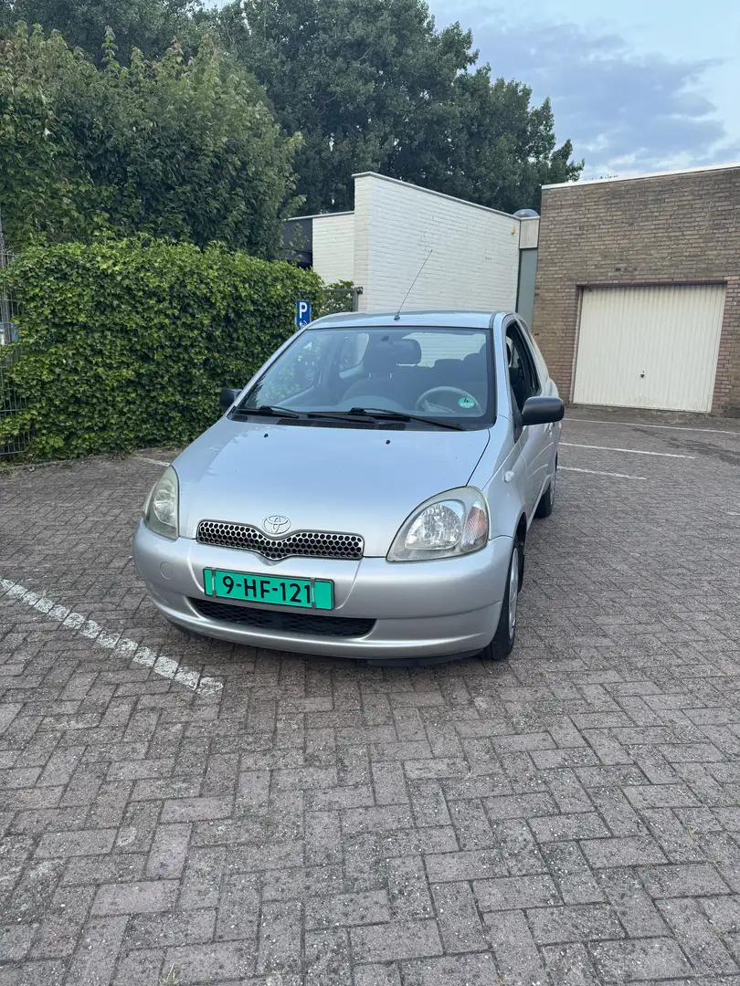 Toyota Yaris 1.0-16V VVT-i Sol Gris - 1