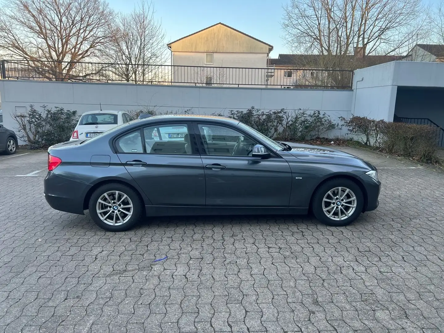 BMW 320 320d+Aut. Grau - 1