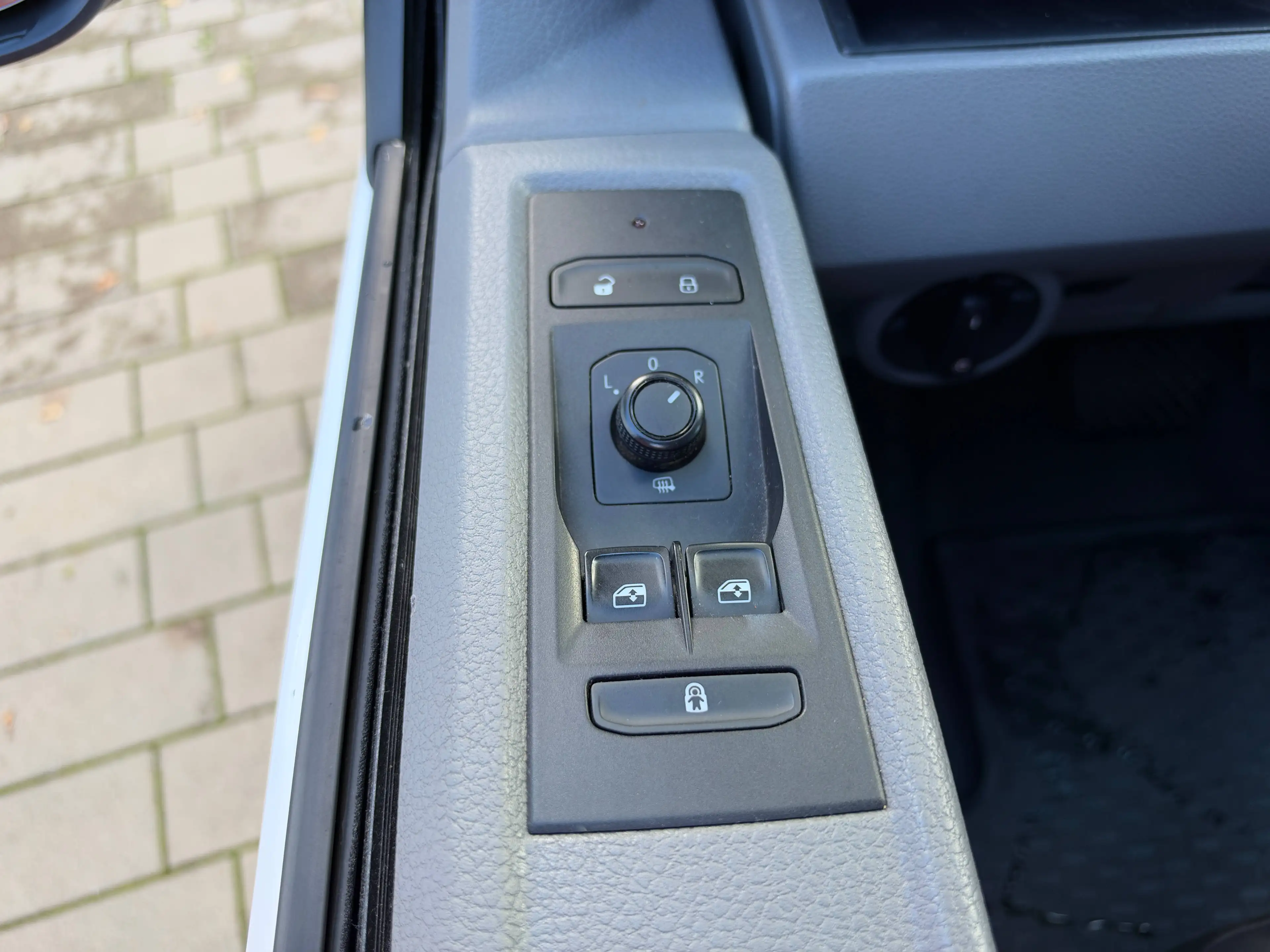 Volkswagen T6.1 Transporter FWD lang Automatik 6 Sitzer*PDC*AHK*Klima*MWST — photo 14