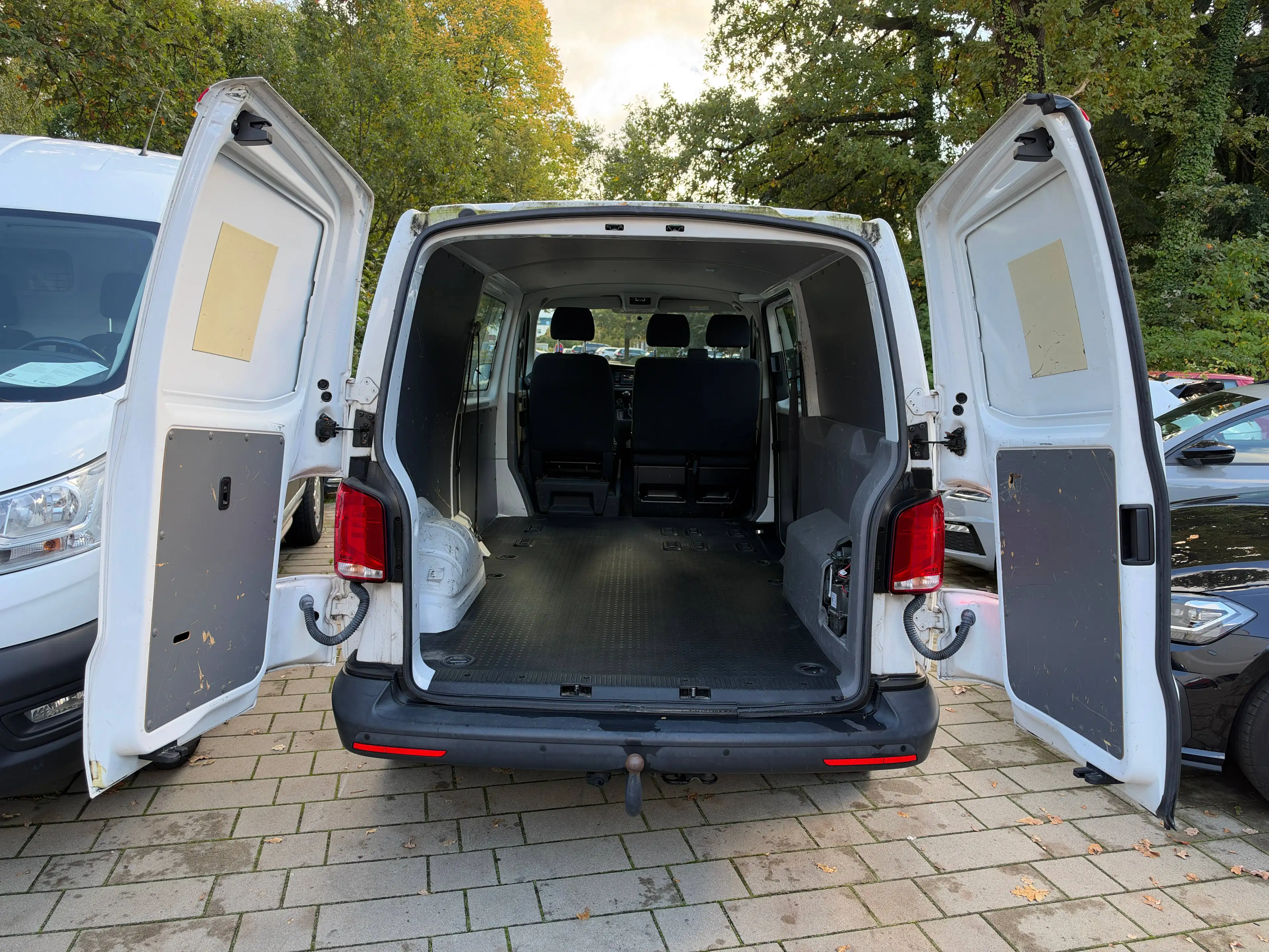 Volkswagen T6.1 Transporter FWD lang Automatik 6 Sitzer*PDC*AHK*Klima*MWST — photo 17