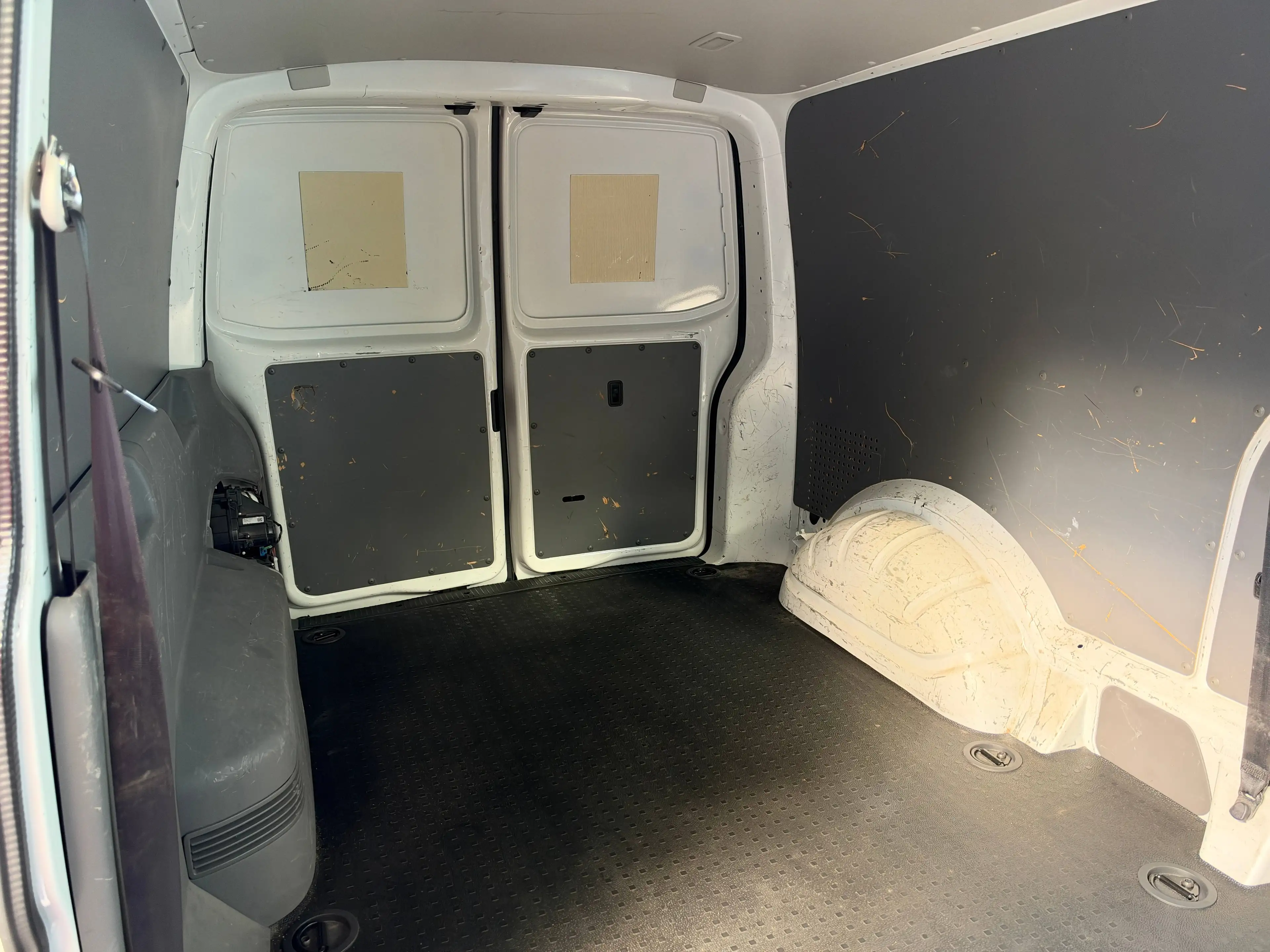Volkswagen T6.1 Transporter FWD lang Automatik 6 Sitzer*PDC*AHK*Klima*MWST — photo 16