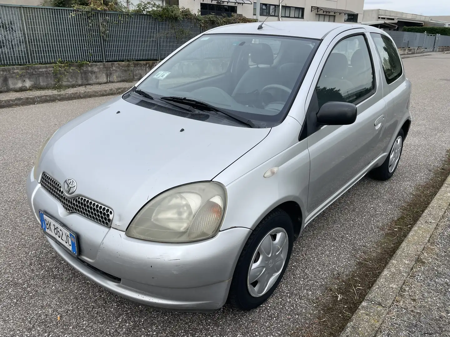 Toyota Yaris 3p 1.0 Sol - 1