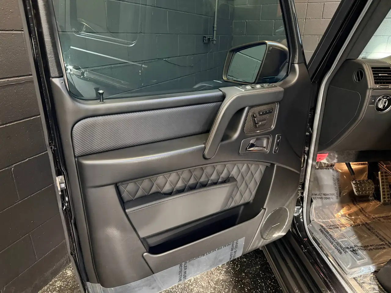 Mercedes-Benz G-Class снимка Mercedes-Benz G-Class