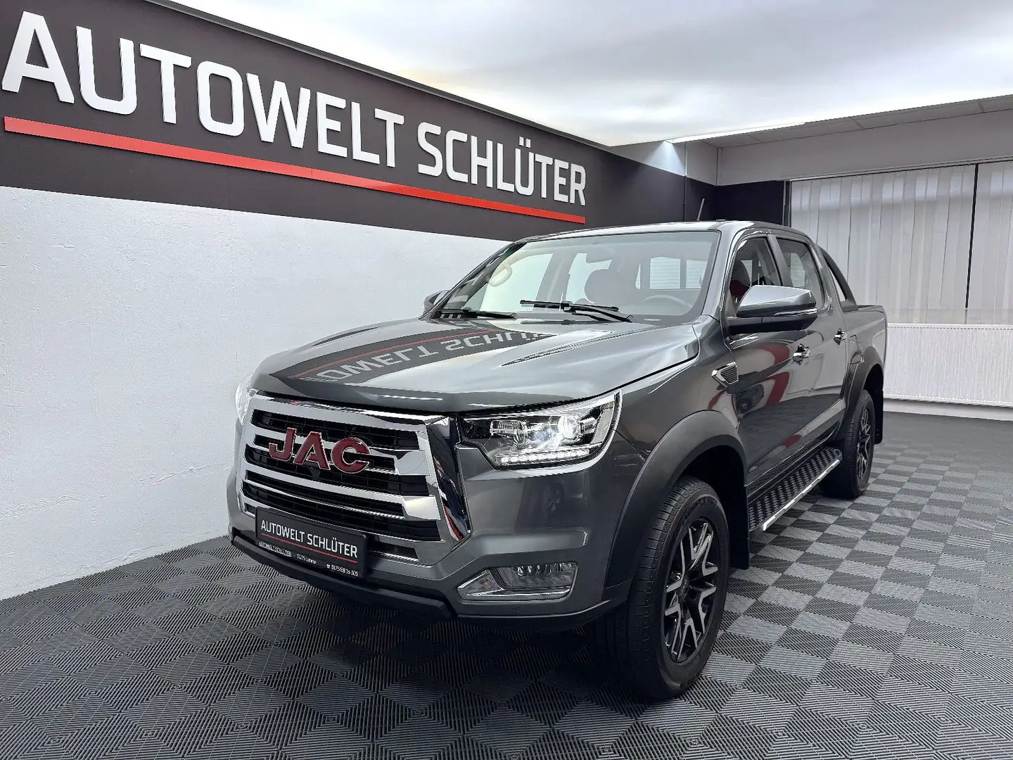 JAC 8 Pro Pick-up 2.4T 4WD Leder*360°Kamera*AHK*PDC Grau - 1