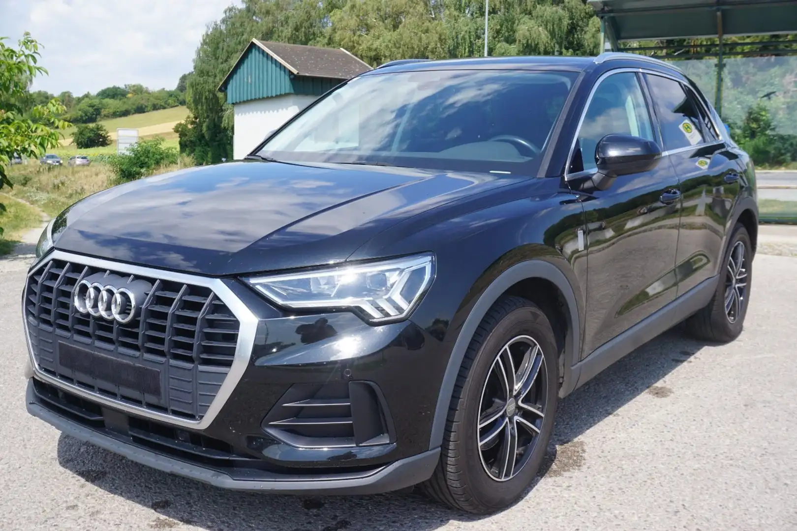 Audi Q3 35 1.5 TFSI OPF Schwarz - 2