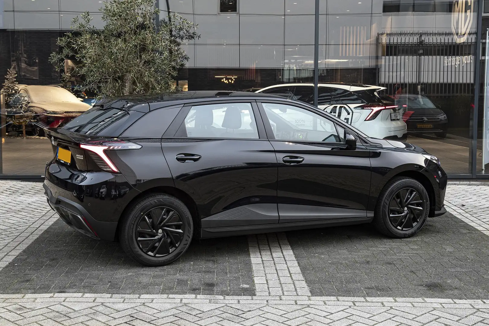 MG MG4 Electric Standard 51 kWh | 350 km WLTP | Apple Car Zwart - 2