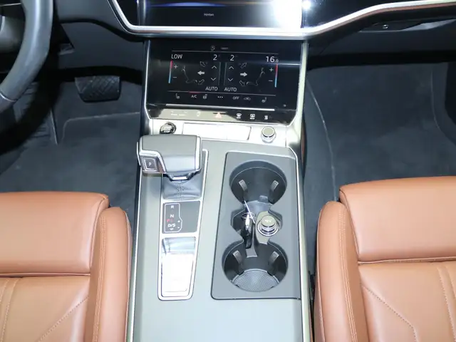 Audi A6 view 12