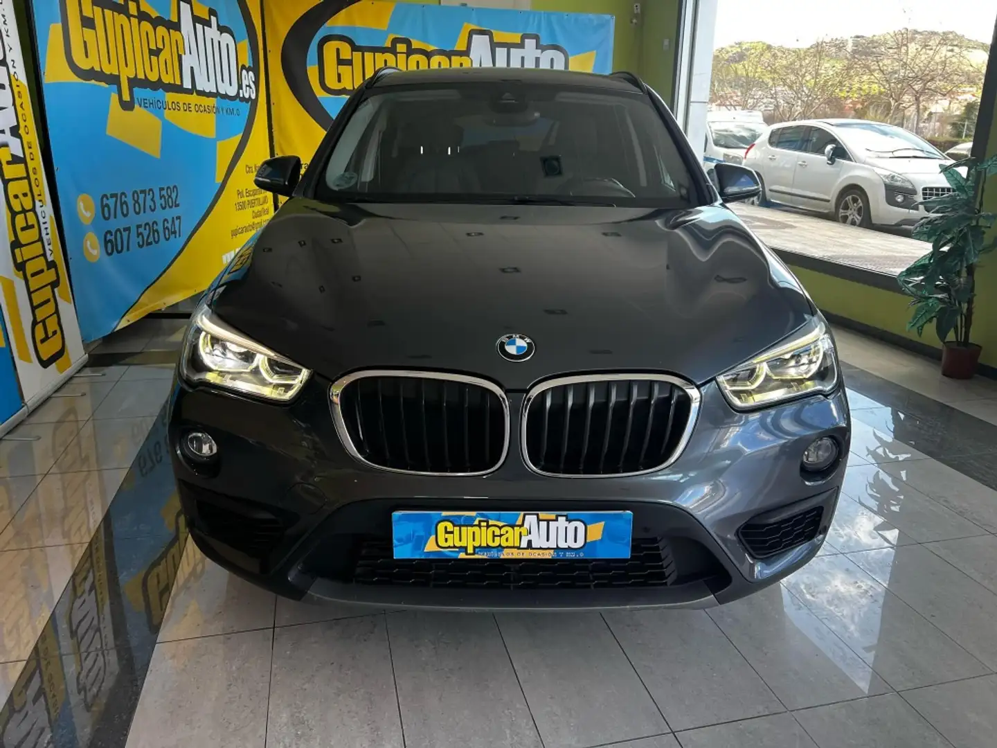 BMW X1 sDrive 18dA Gris - 2