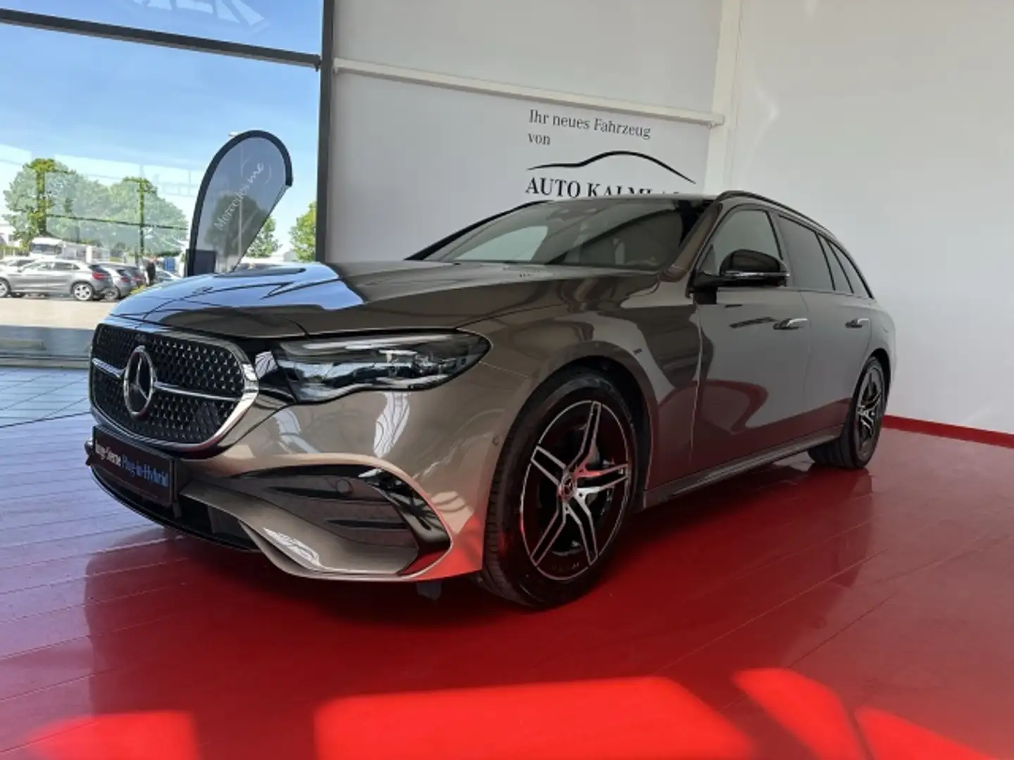 Mercedes-Benz E 300 E 300 T e AMG AHK+PANORAMA+DISTRONIC+LEDER+HUD Brun - 2