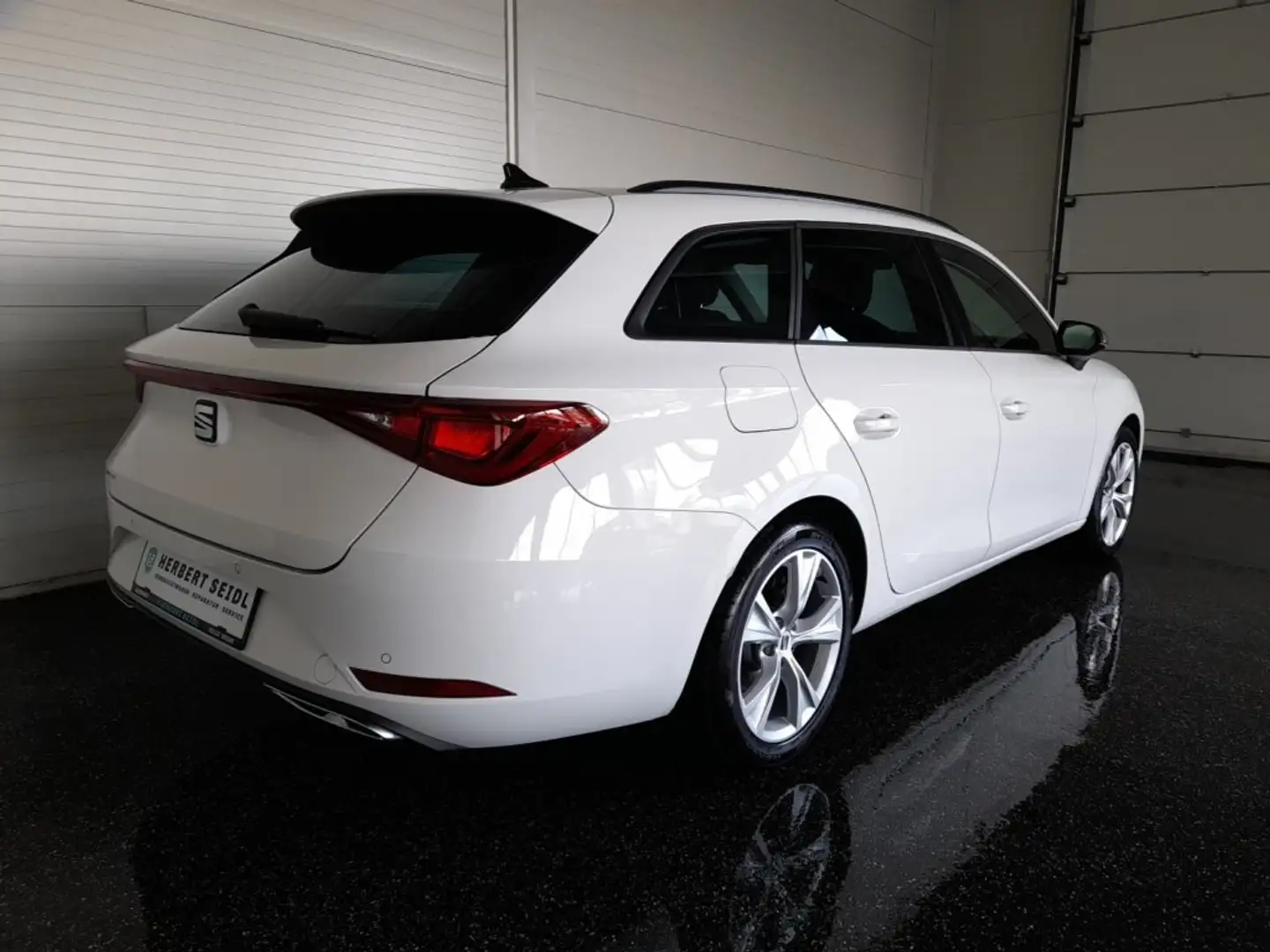 SEAT Leon ST FR-LINE 2,0 TDI *17 ZOLL / LED & FERNLICHTASSIST / VIRTUELL / NAVI / ACC / VERKEHRSZEICHENASSIST* Weiß - 2
