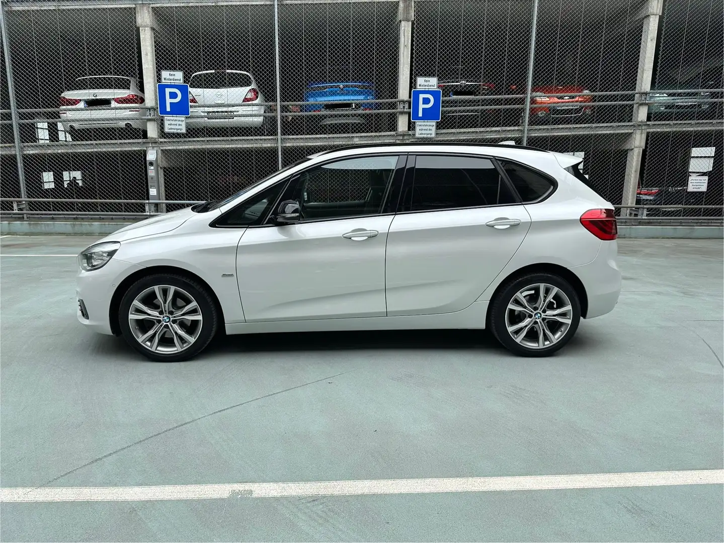 BMW 220 220d Active Tourer Sport-Aut. Sport Line Alb - 1