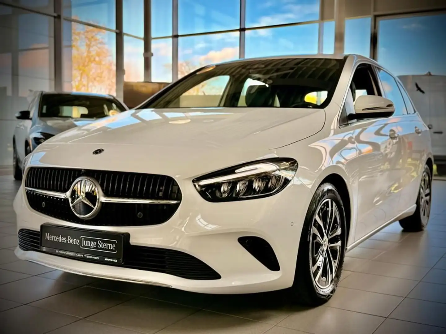 Mercedes-Benz B 200 Progressive+KAMERA+SHZ+AUT+NAVI Blanc - 2