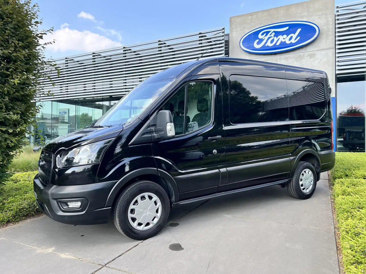 Ford Transit TREND / 350 L2H2 / 130 PK Noir - 1