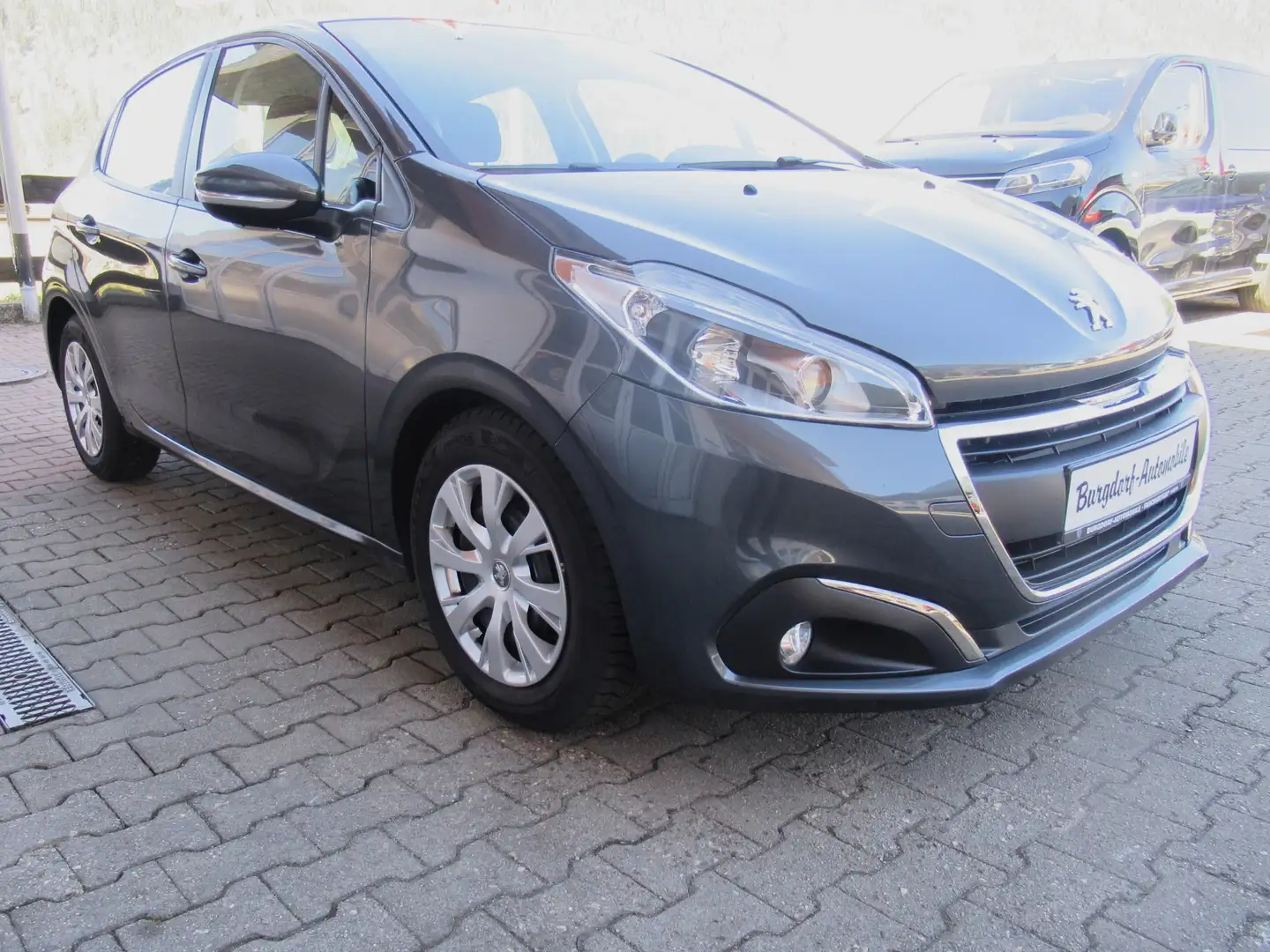 Peugeot 208 Active 82 5-türig Grau - 2