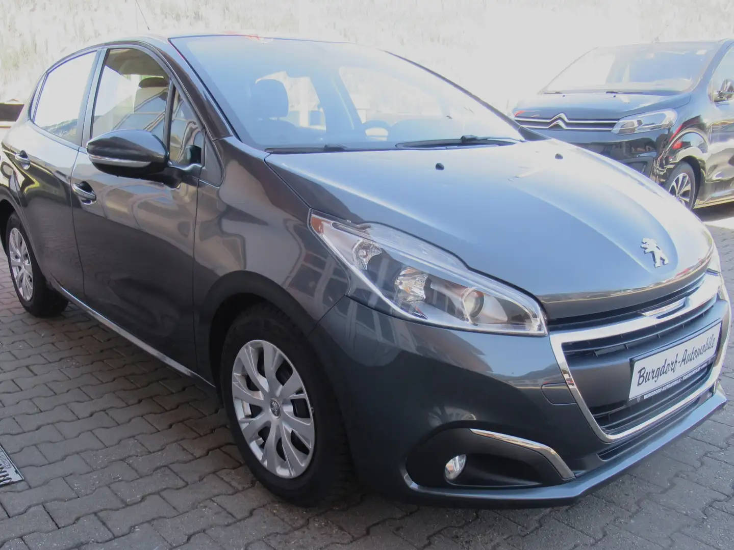 Peugeot 208 Active 82 5-türig Grau - 1